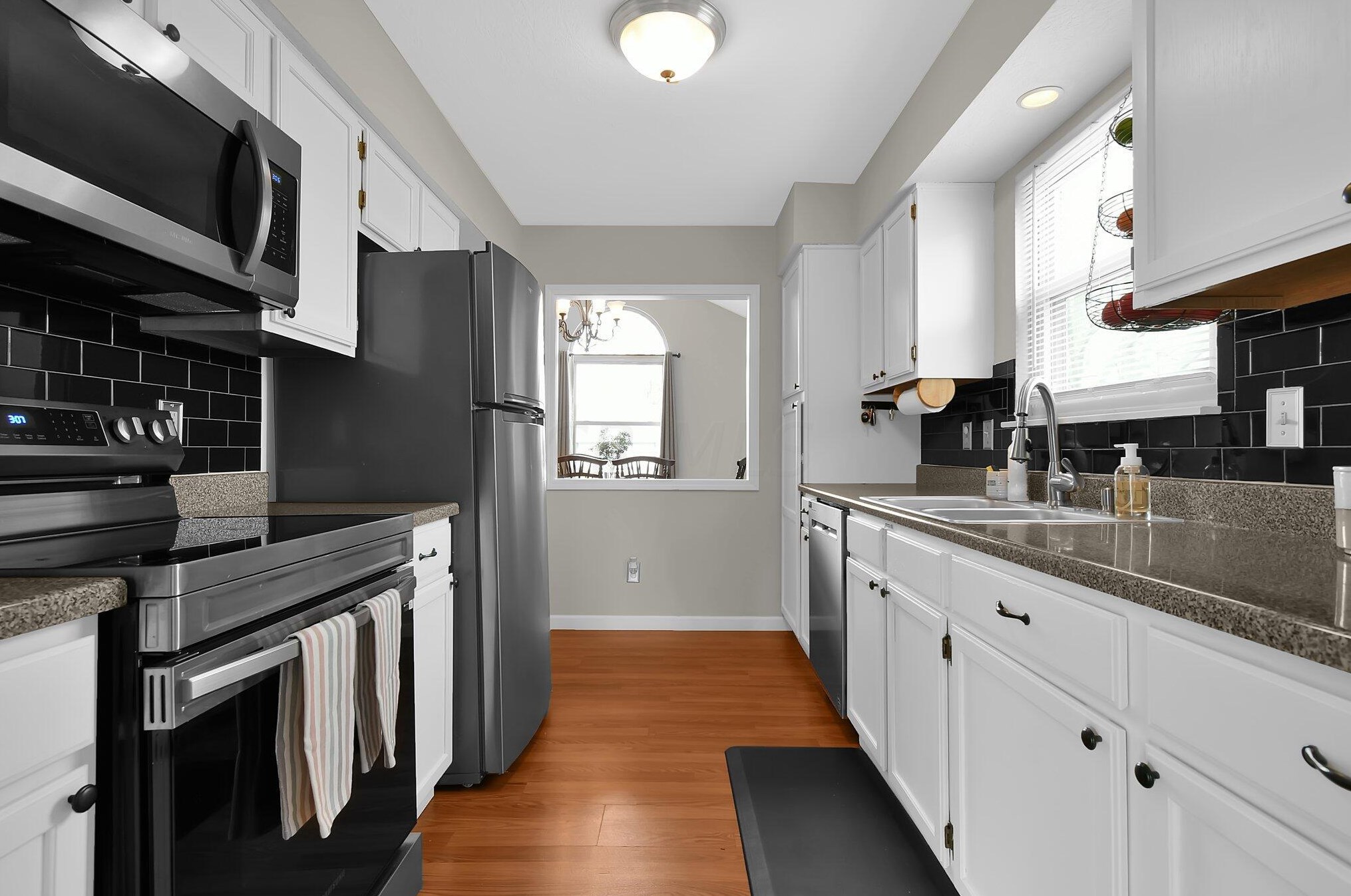 549 Gahanna Highlands Dr, Columbus OH 43230-7016 exterior