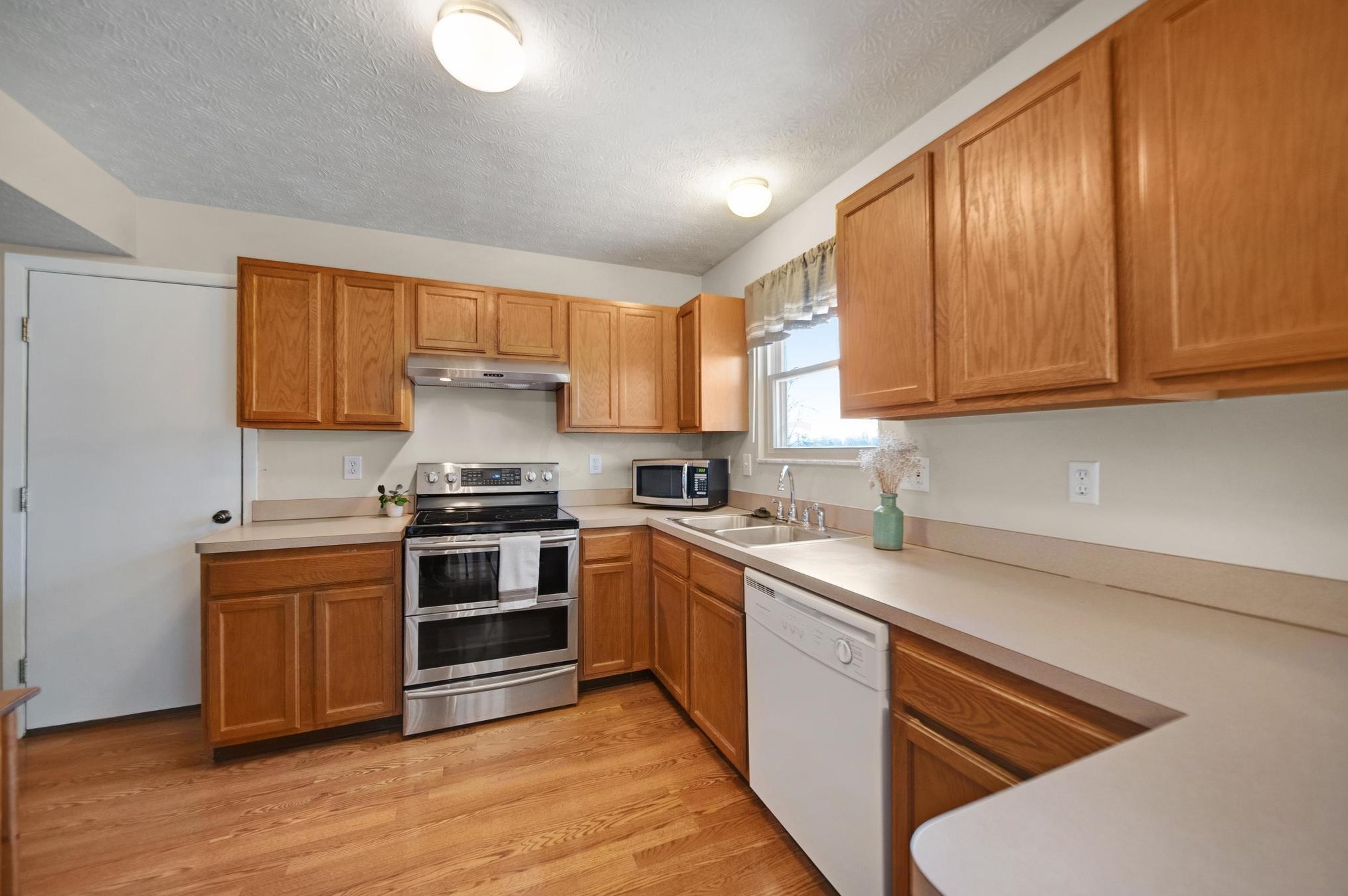 6288 Wrothston Dr, Columbus OH  43228-9247 exterior