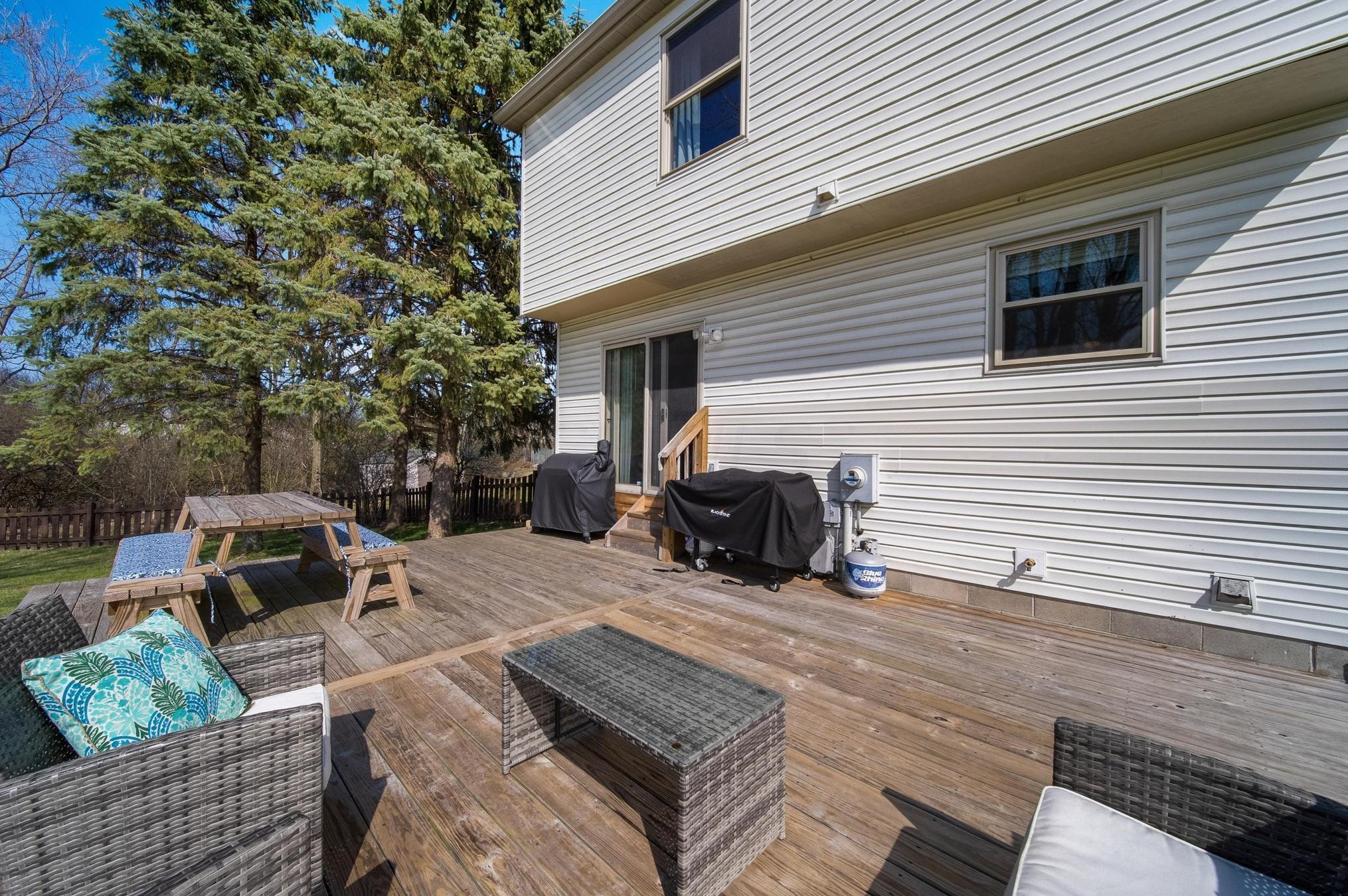 6288 Wrothston Dr, Columbus OH  43228-9247 exterior