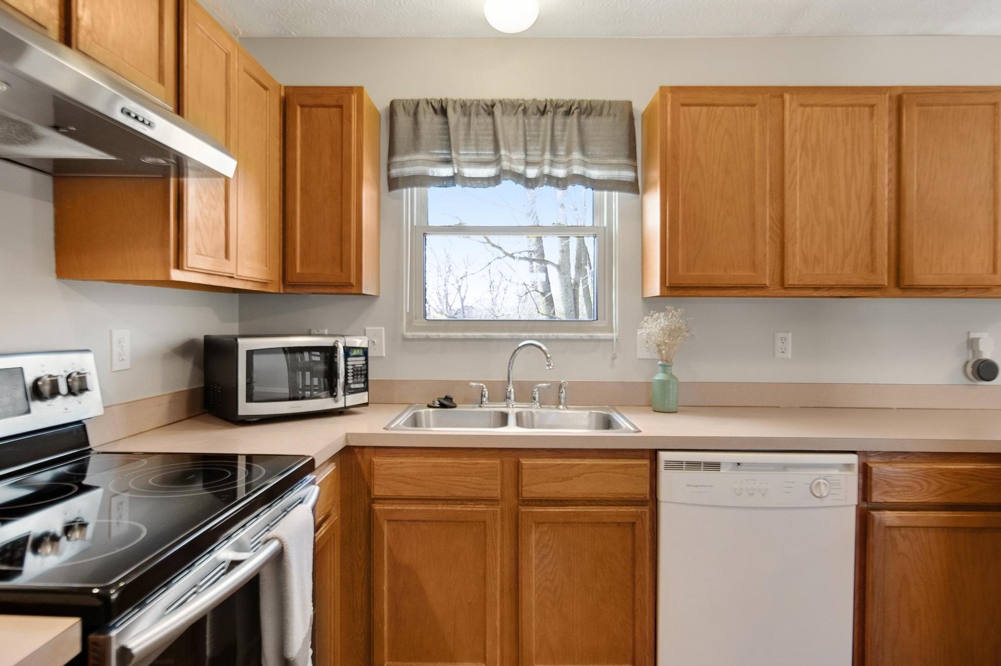 6288 Wrothston Dr, Columbus OH  43228-9247 exterior