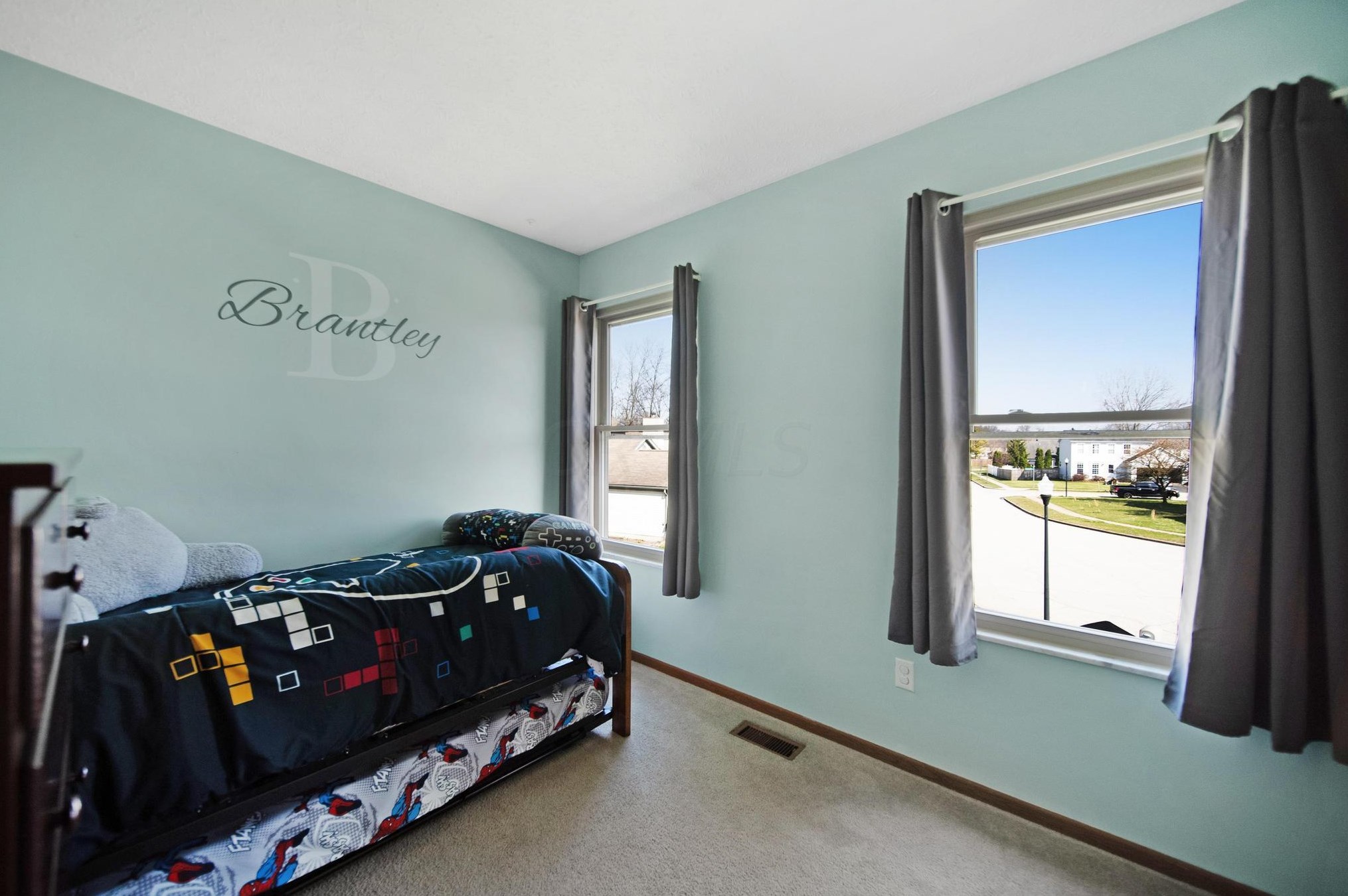 6288 Wrothston Dr, Columbus OH  43228-9247 exterior