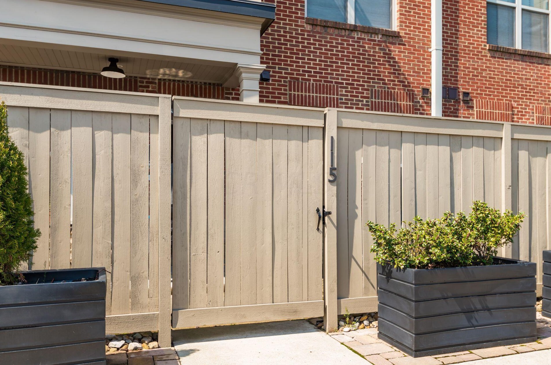 960 Perry St, Columbus OH 43201-1279 exterior