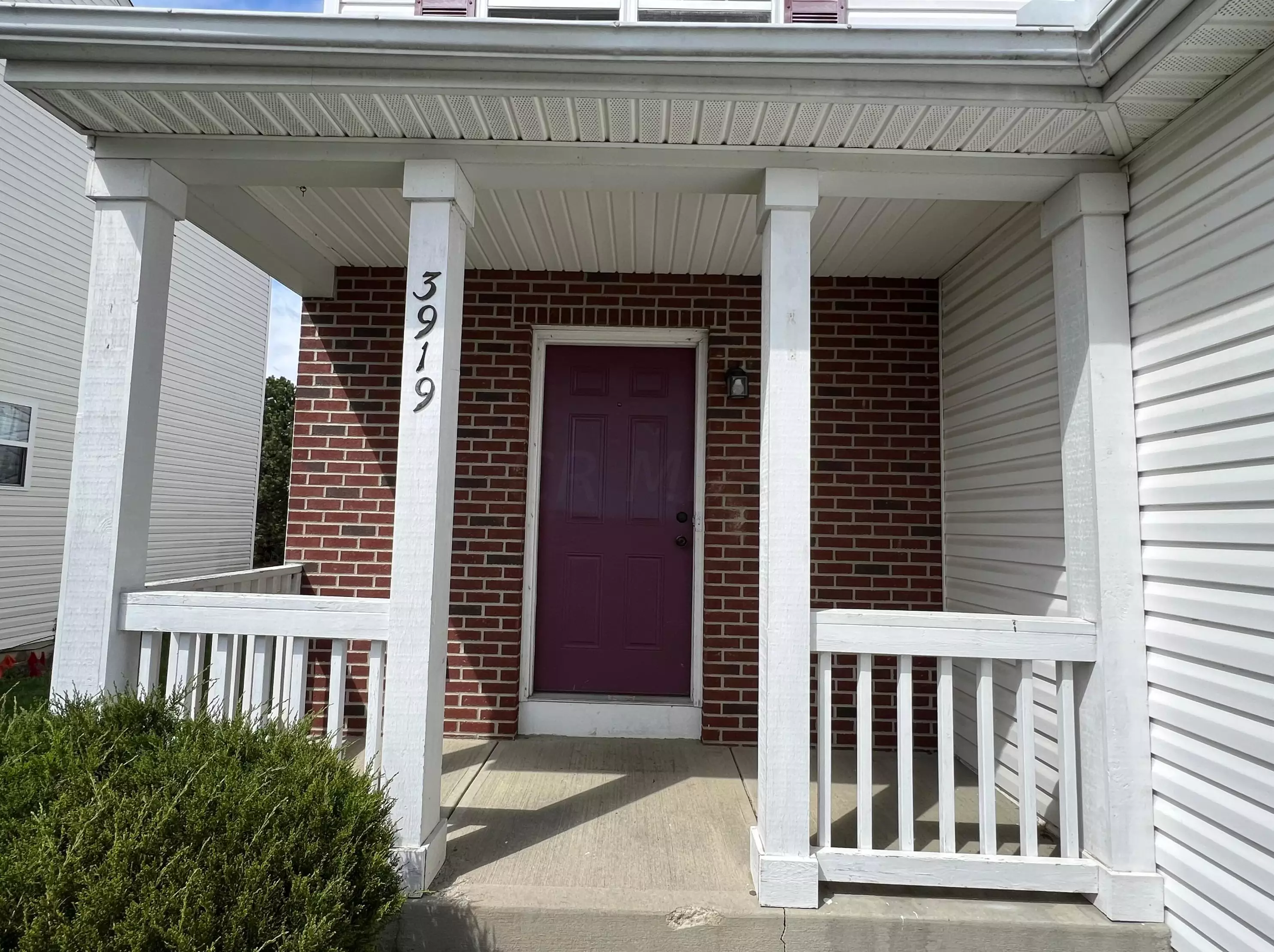 3919 Sugarbark Dr, Cnl Wnchstr OH  43110-7711 exterior
