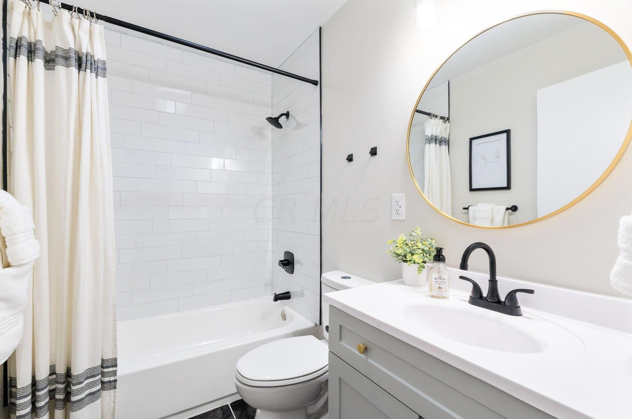 1081 Racine Ave, Columbus OH  43204-2720 exterior