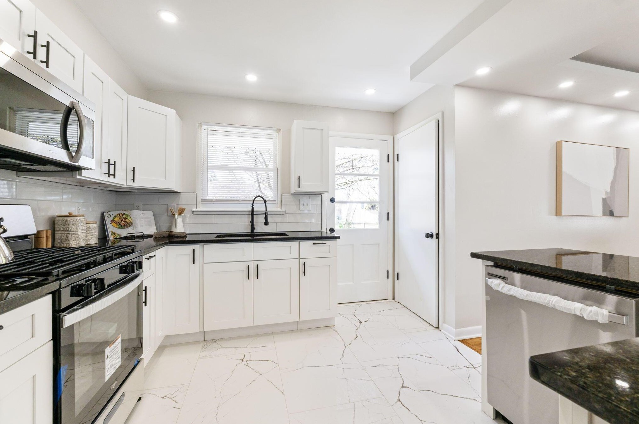 1081 Racine Ave, Columbus OH  43204-2720 exterior