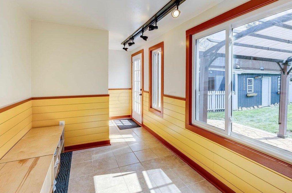 229 Jeffrey Pl, Columbus OH  43214-1705 exterior