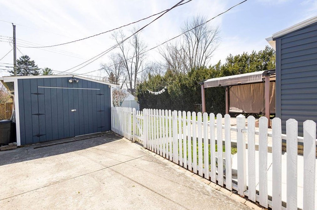 229 Jeffrey Pl, Columbus OH  43214-1705 exterior