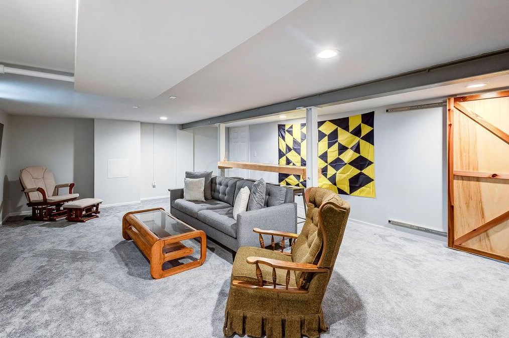 229 Jeffrey Pl, Columbus OH  43214-1705 exterior