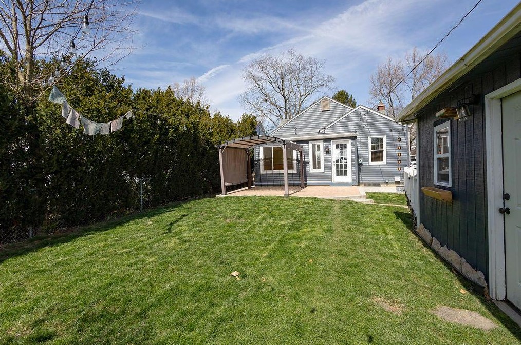 229 Jeffrey Pl, Columbus OH  43214-1705 exterior