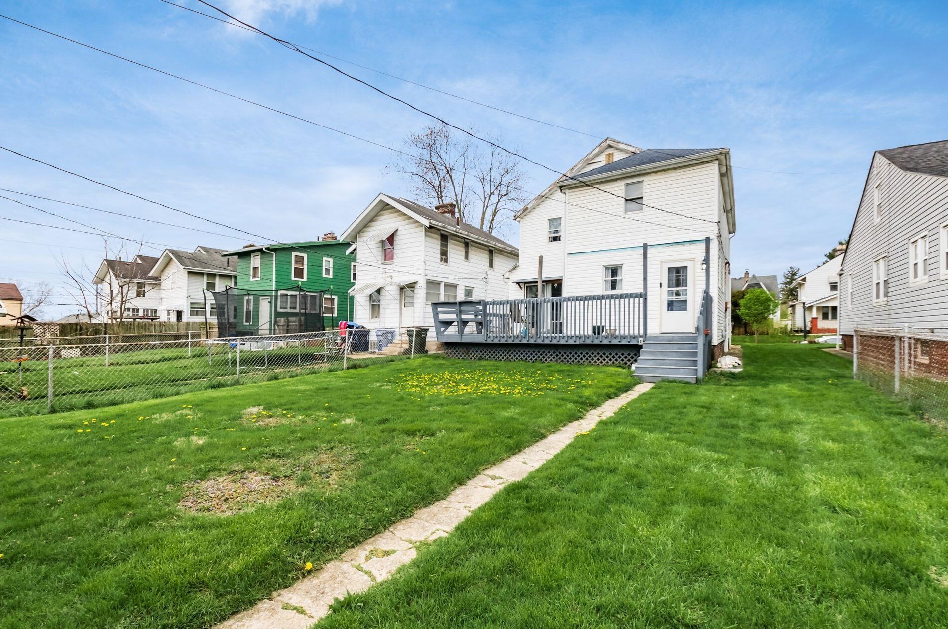 596 Townsend Ave, Columbus OH 43223-1825 exterior