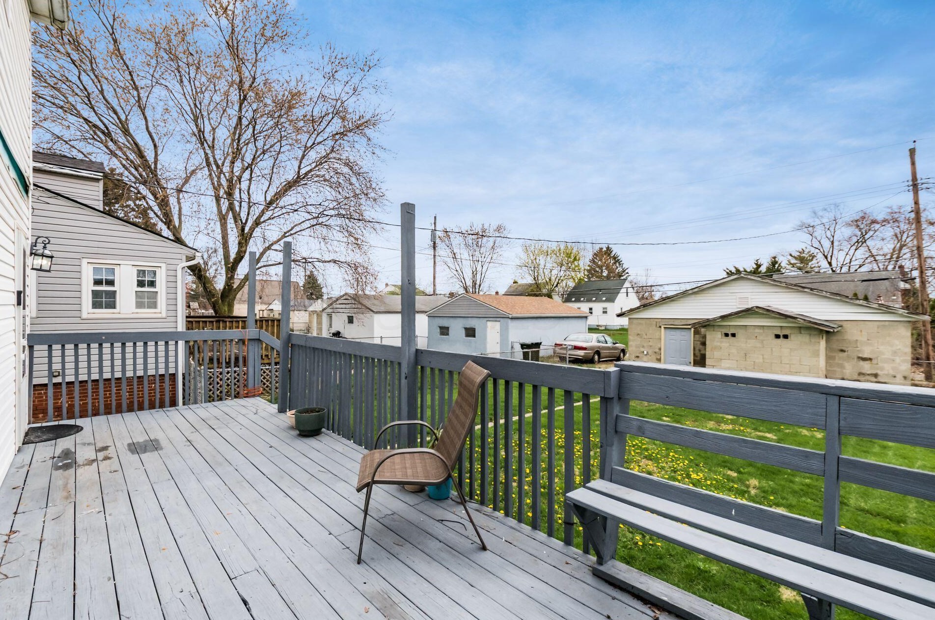 596 Townsend Ave, Columbus OH 43223-1825 exterior