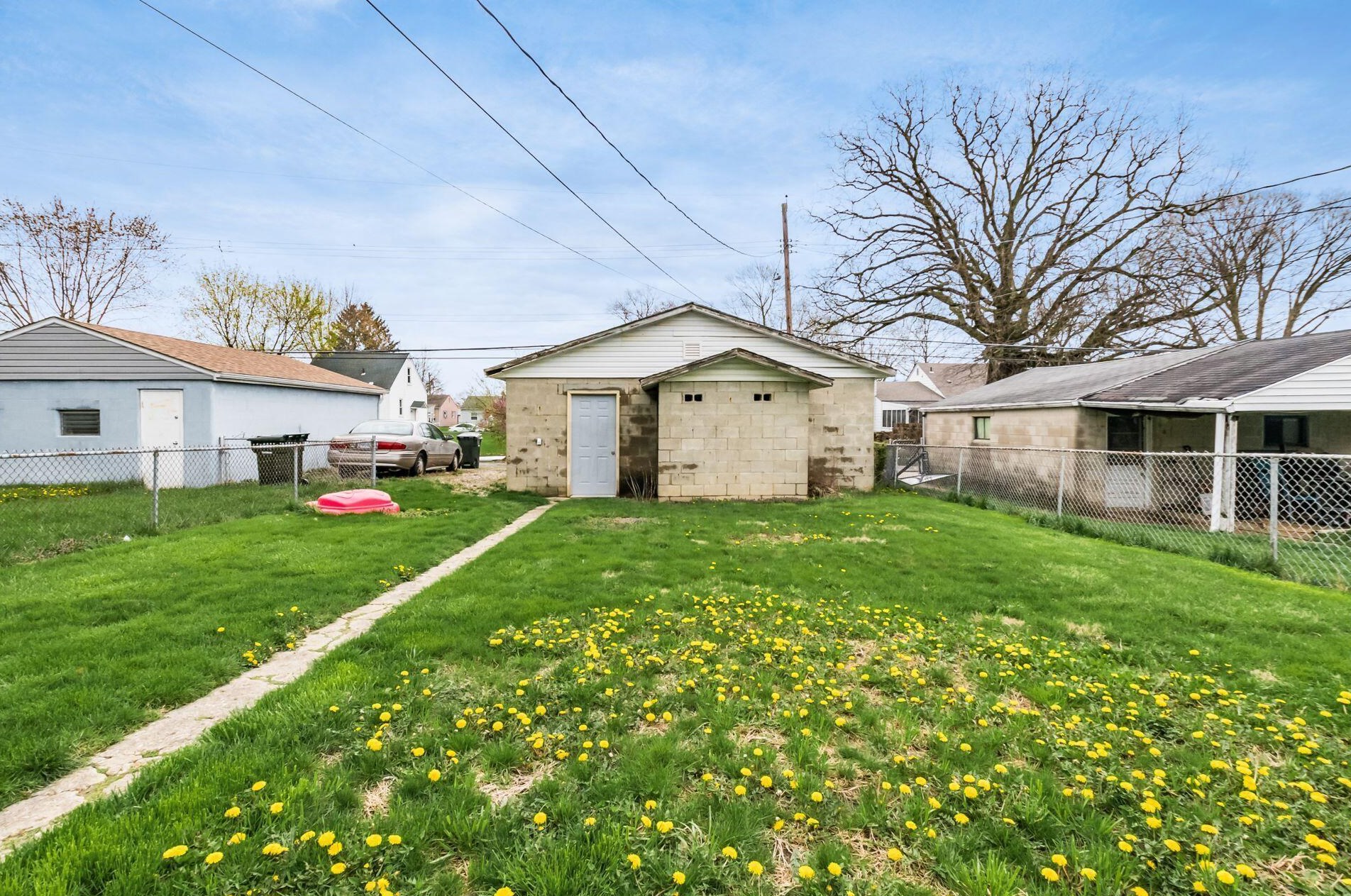 596 Townsend Ave, Columbus OH 43223-1825 exterior