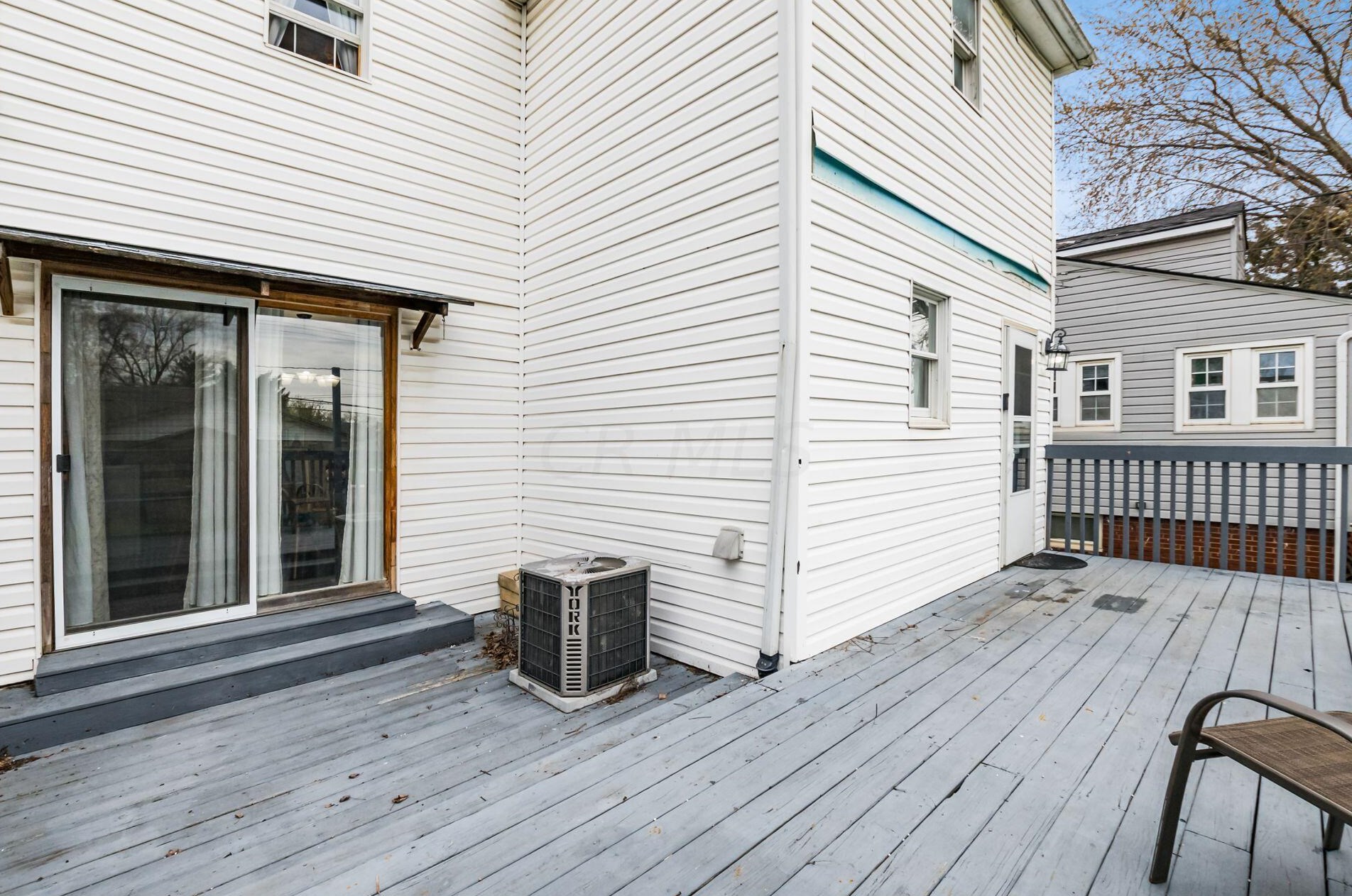 596 Townsend Ave, Columbus OH 43223-1825 exterior