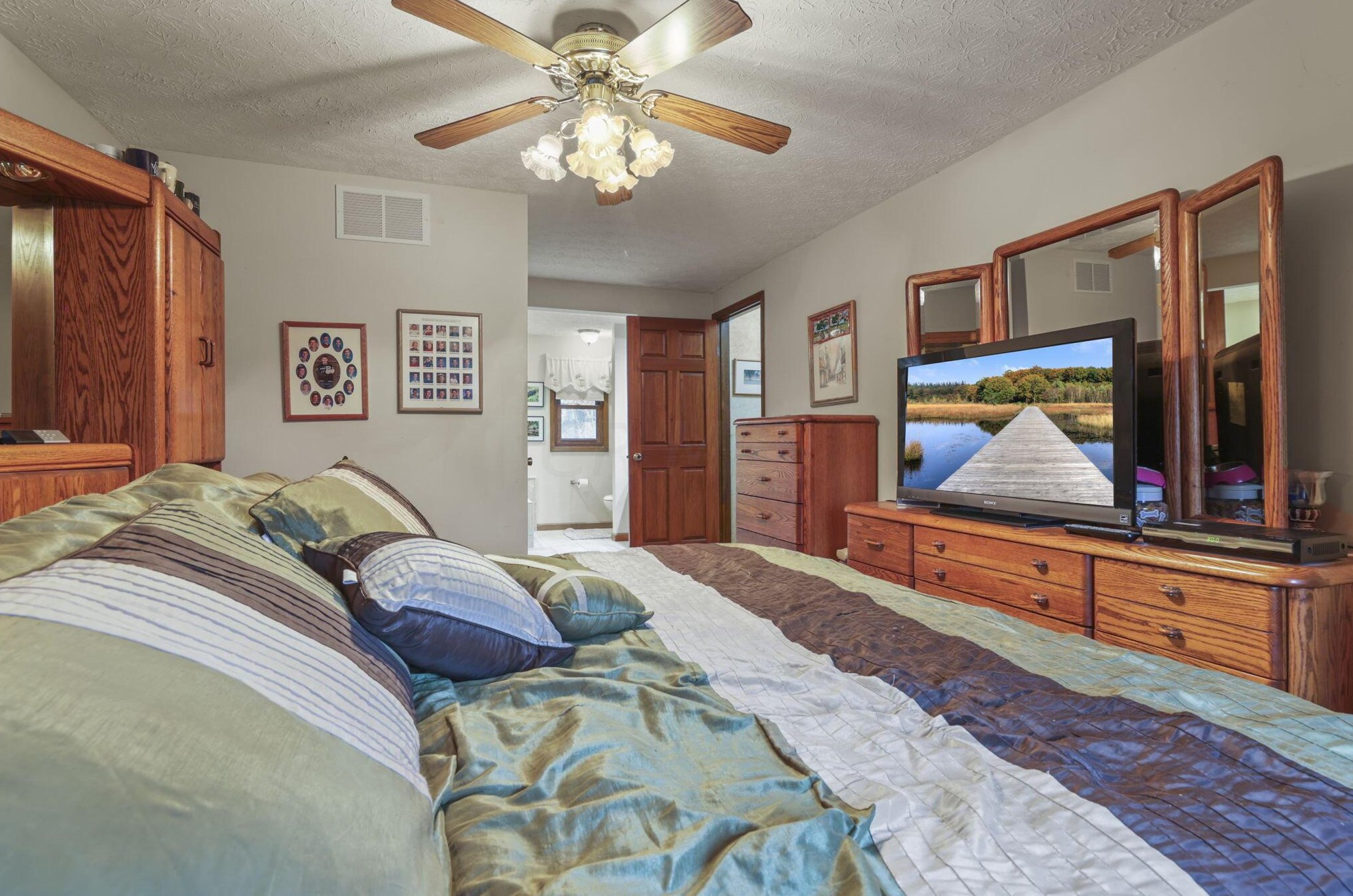 9875 Hounsdale Dr, Pickerington OH  43147-9786 exterior