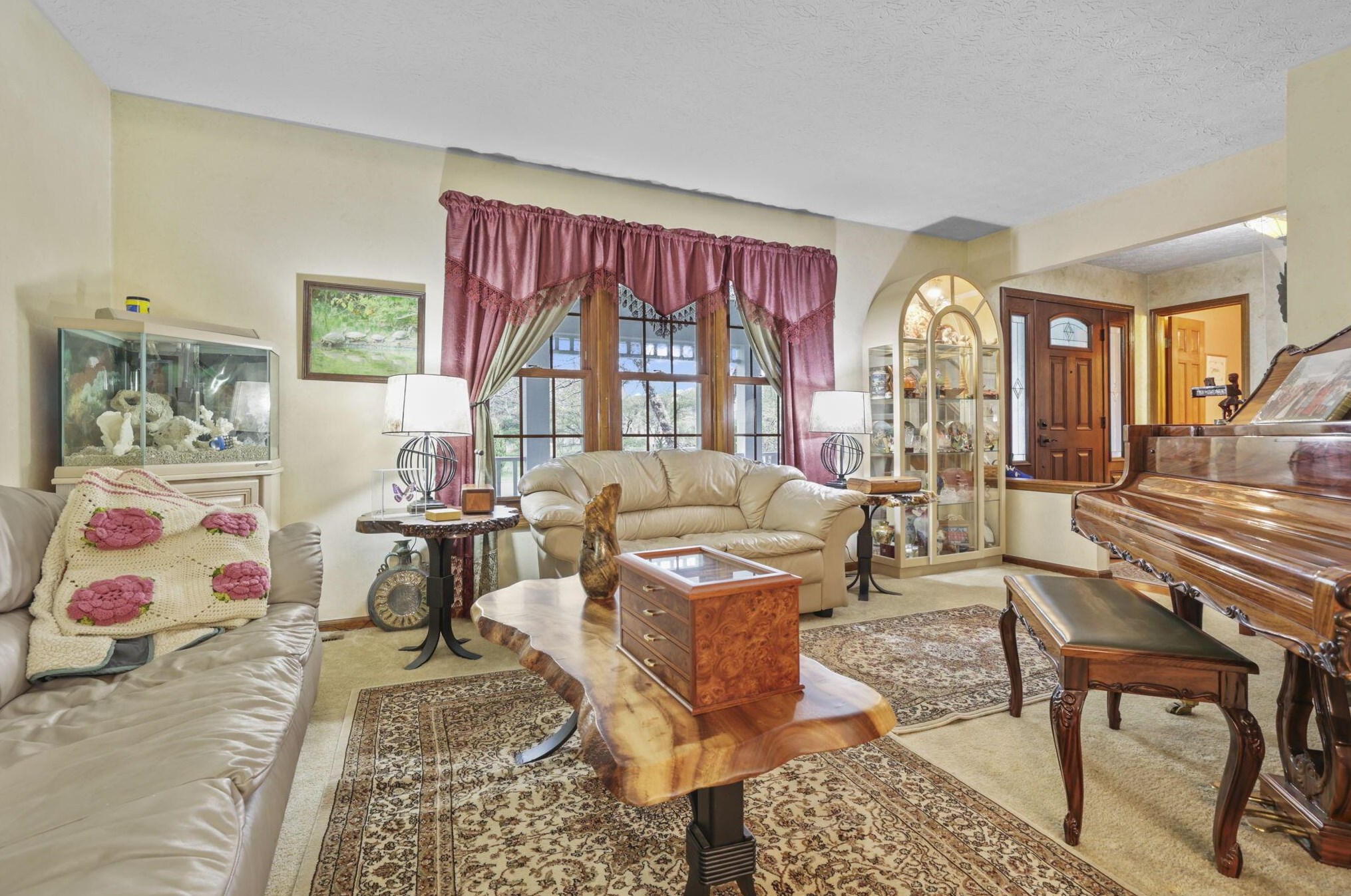 9875 Hounsdale Dr, Pickerington OH  43147-9786 exterior