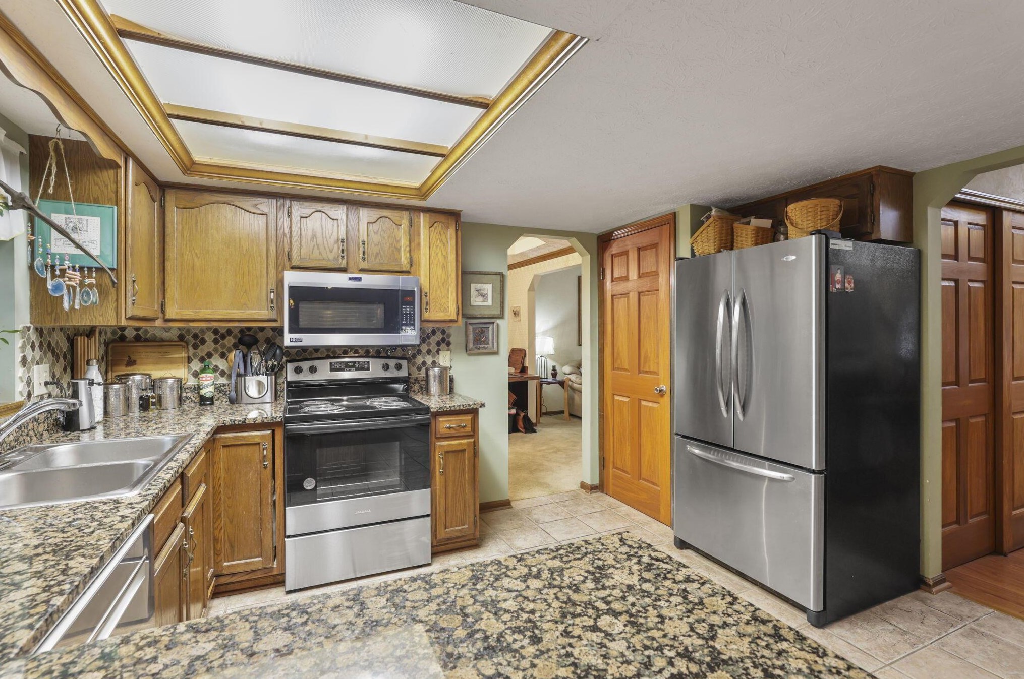 9875 Hounsdale Dr, Pickerington OH  43147-9786 exterior