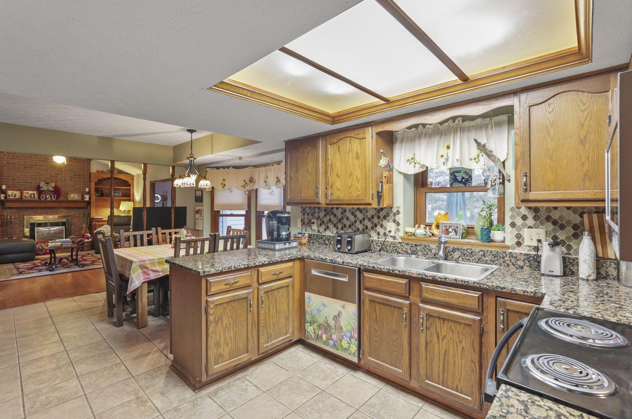 9875 Hounsdale Dr, Pickerington OH  43147-9786 exterior