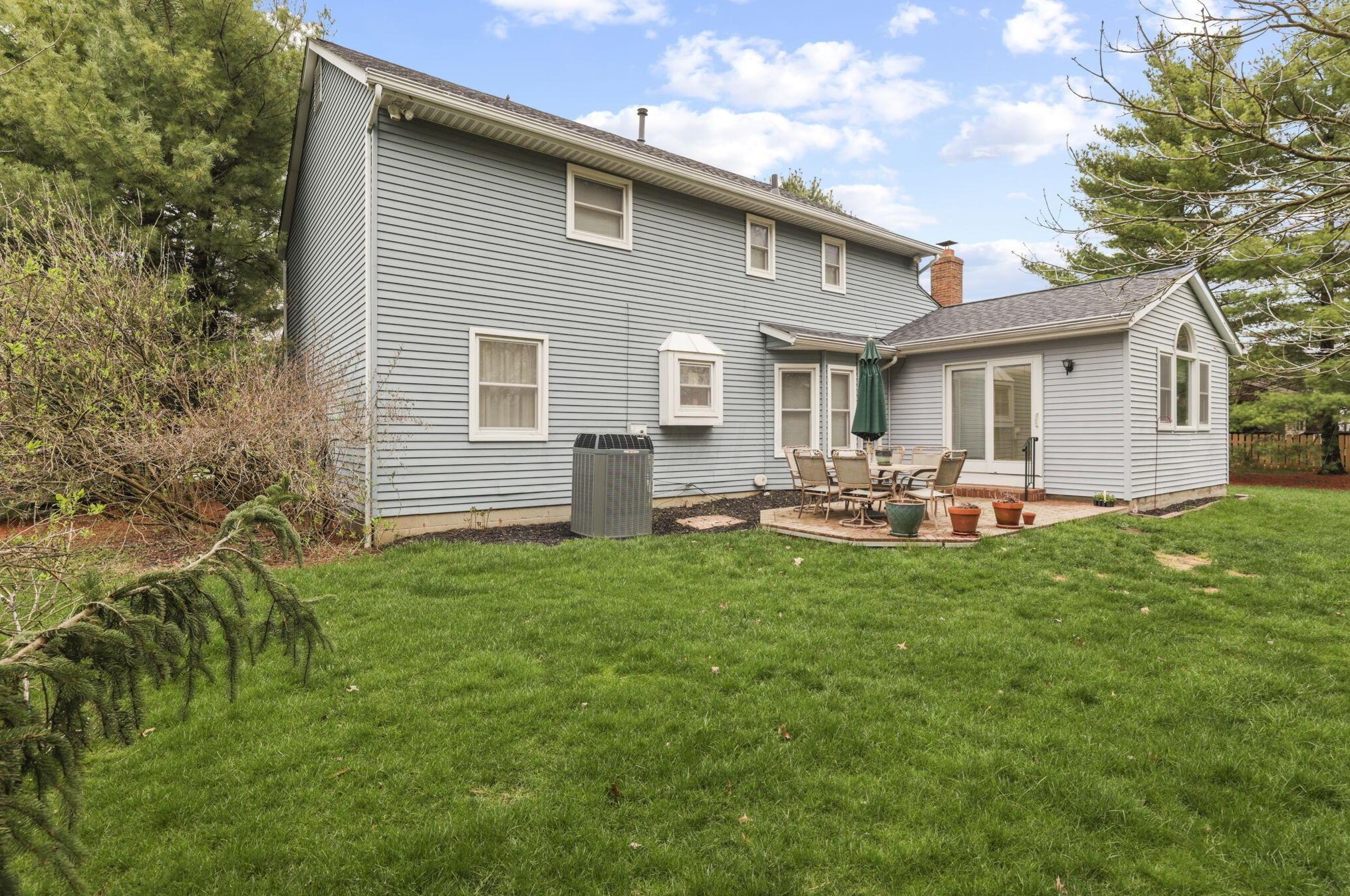 9875 Hounsdale Dr, Pickerington OH  43147-9786 exterior