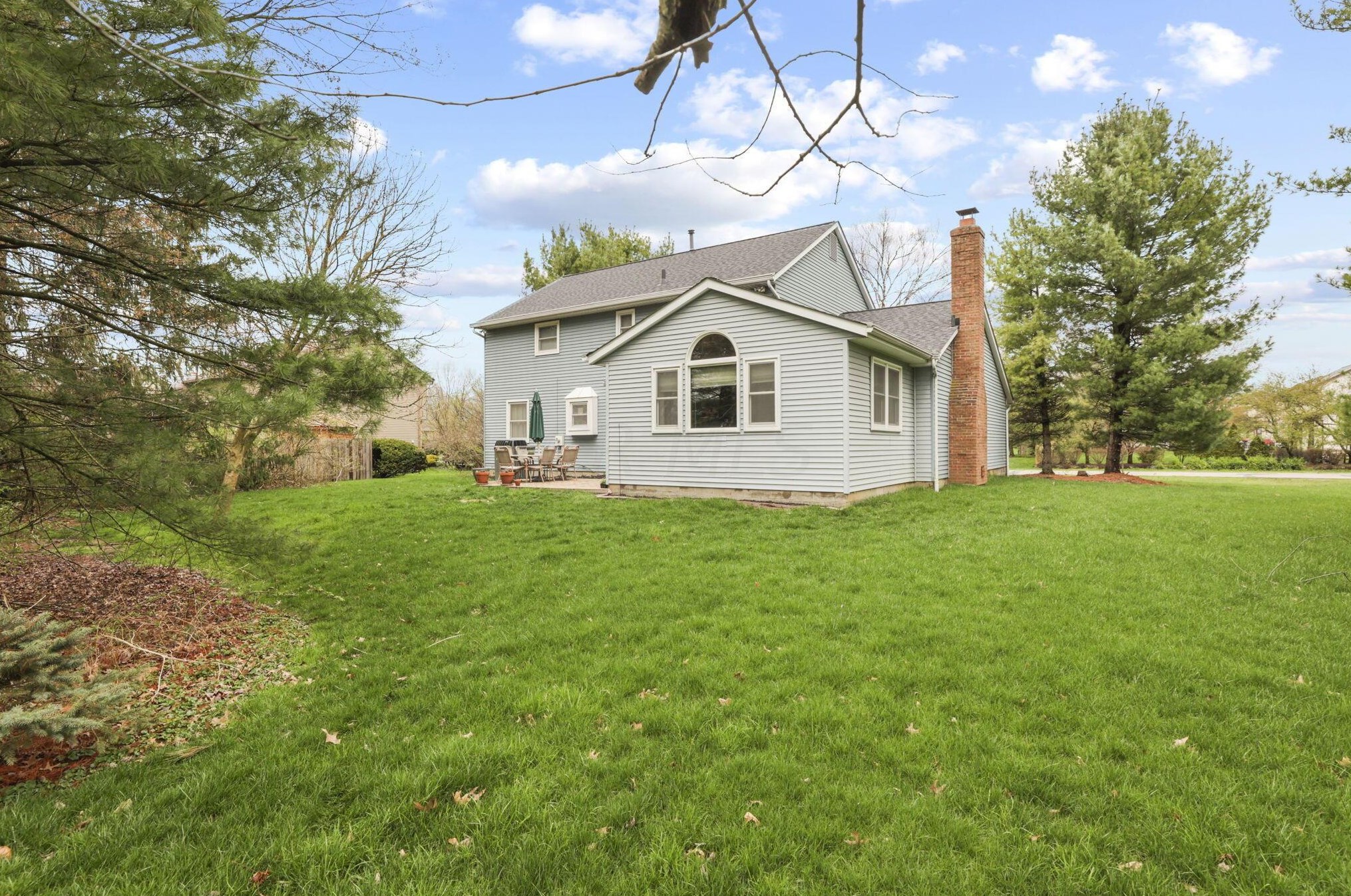 9875 Hounsdale Dr, Pickerington OH  43147-9786 exterior