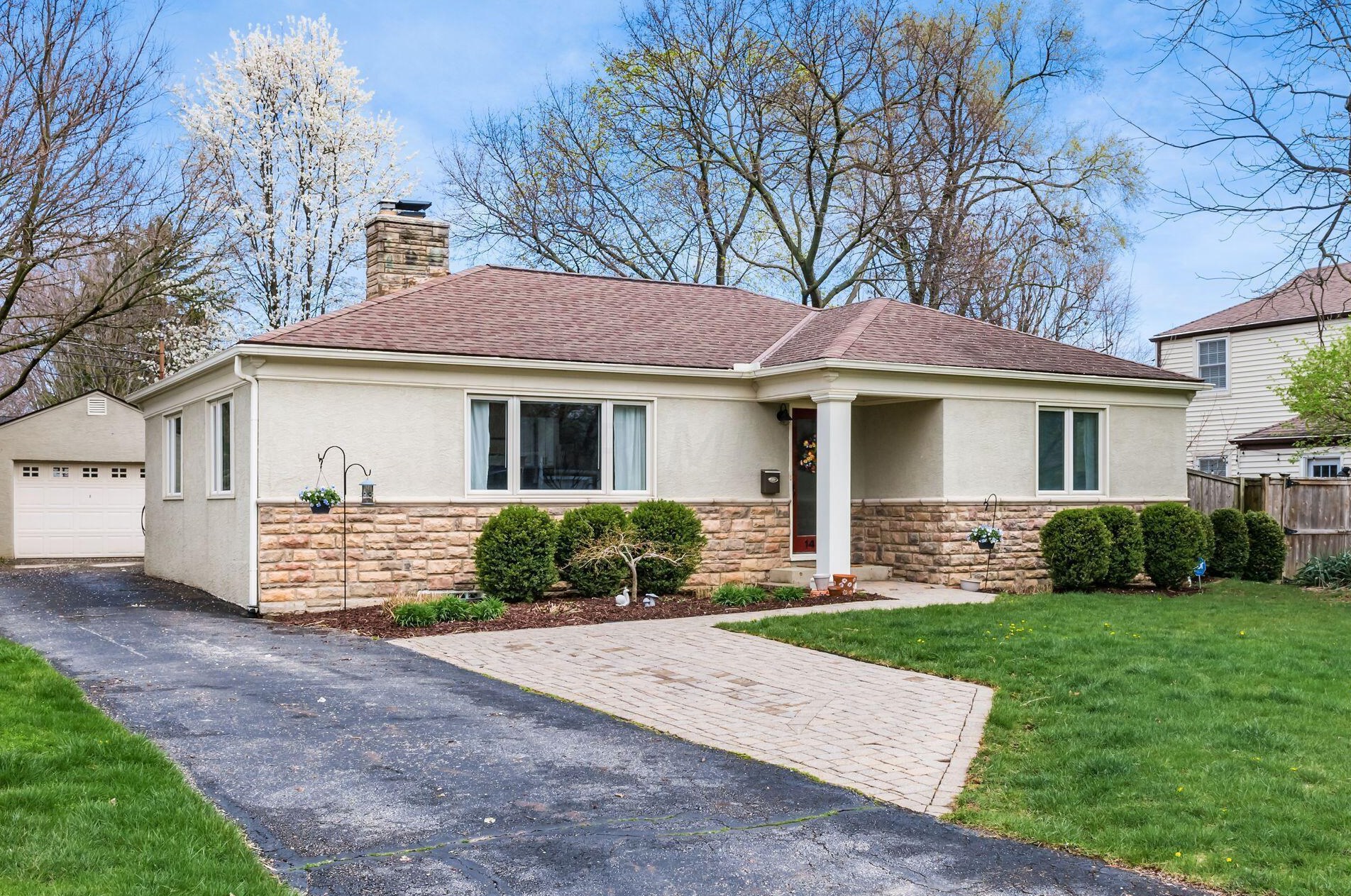 1490 College Hill Dr, Columbus OH  43221-3415 exterior