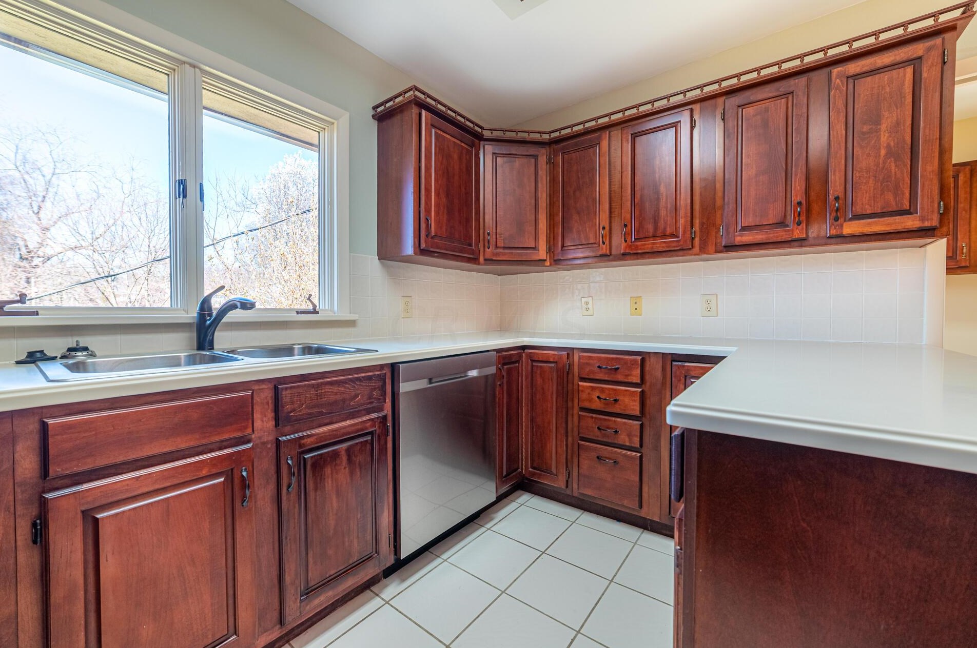 985 Severn Dr, Coshocton OH  43812-2769 exterior