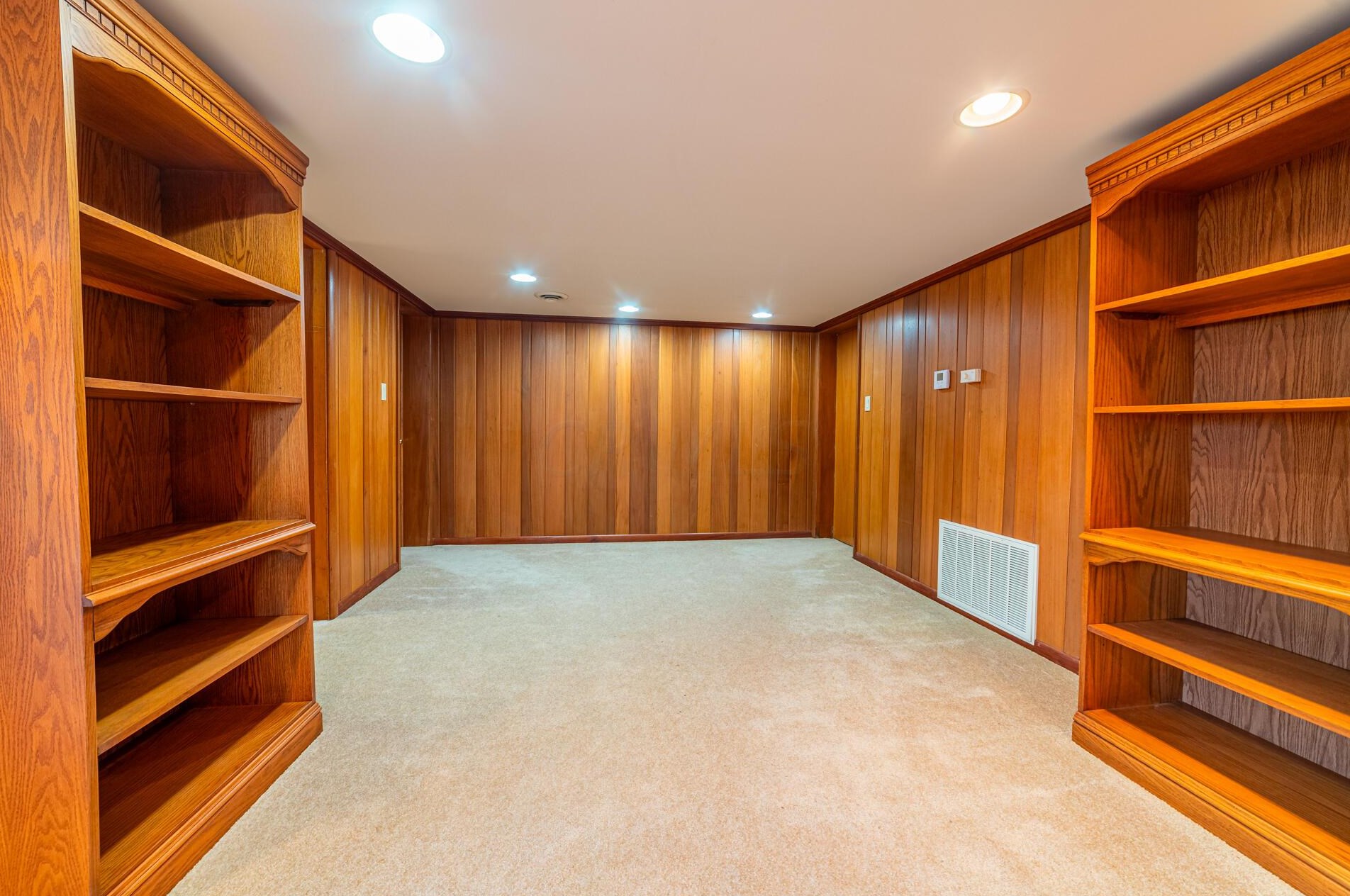 985 Severn Dr, Coshocton OH  43812-2769 exterior