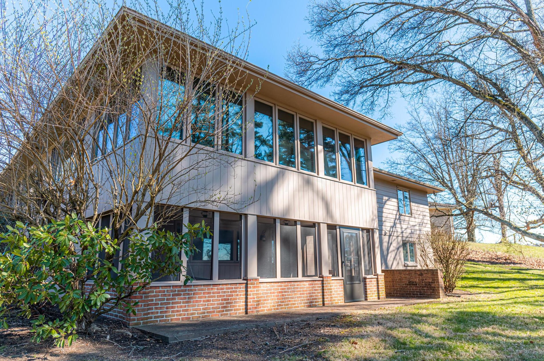 985 Severn Dr, Coshocton OH  43812-2769 exterior