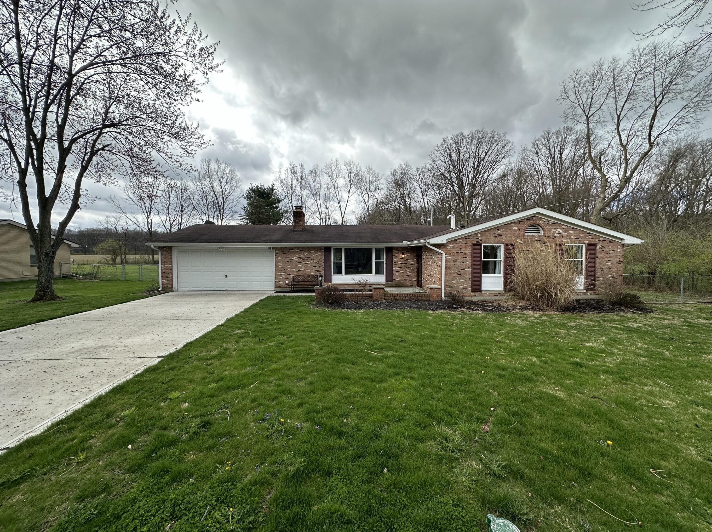 5229 Outerview Dr, Springfield OH  45502-9191 exterior