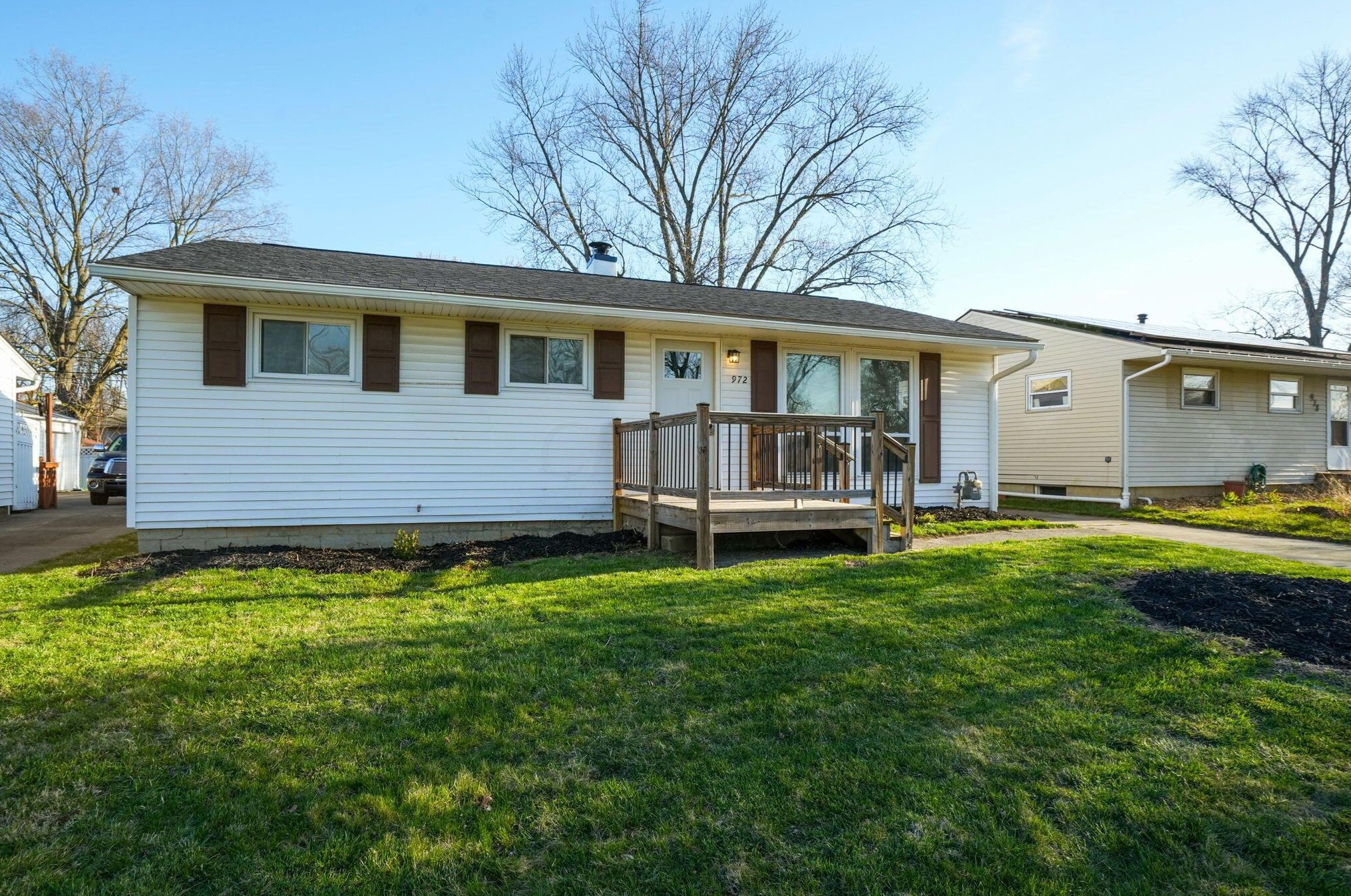 972 Minerva Ave, Columbus OH  43229-5032 exterior