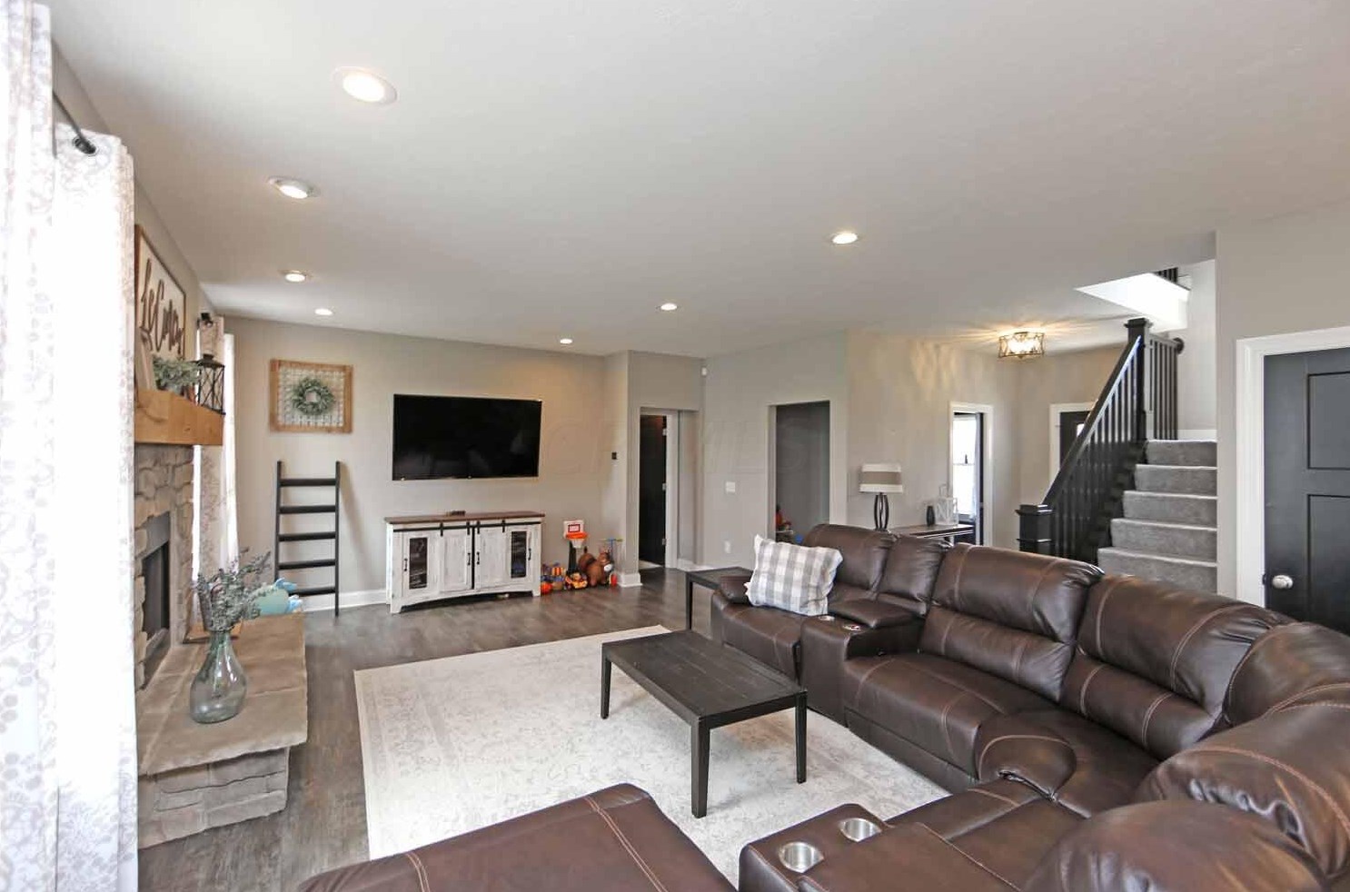 6445 Graham Rd, Mount Vernon OH  43050-9355 exterior