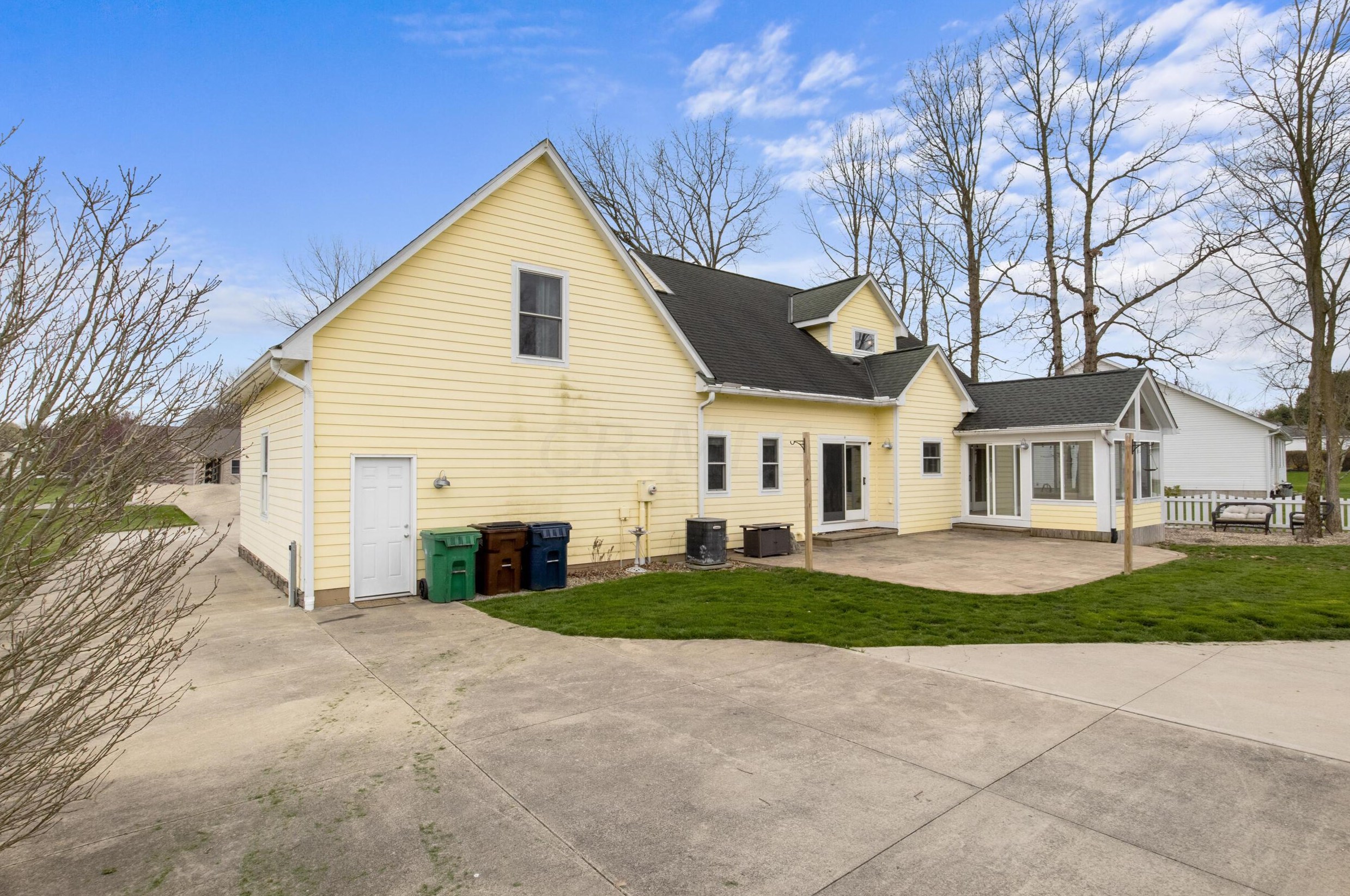 106 Kelly Marie Dr, Pataskala OH  43062-8154 exterior