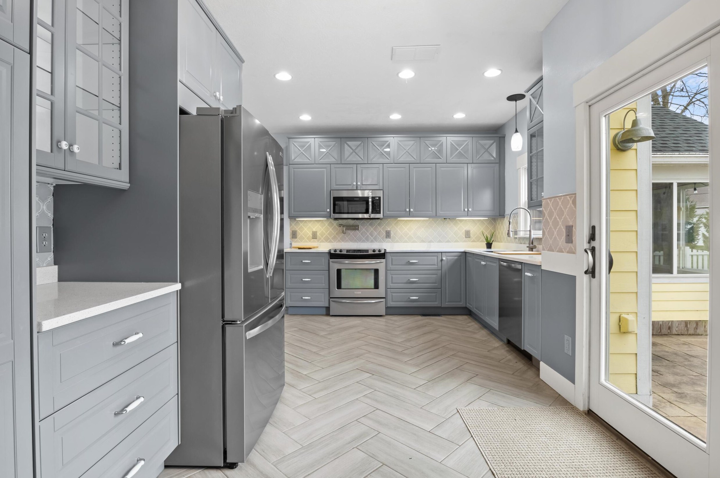 106 Kelly Marie Dr, Pataskala OH  43062-8154 exterior