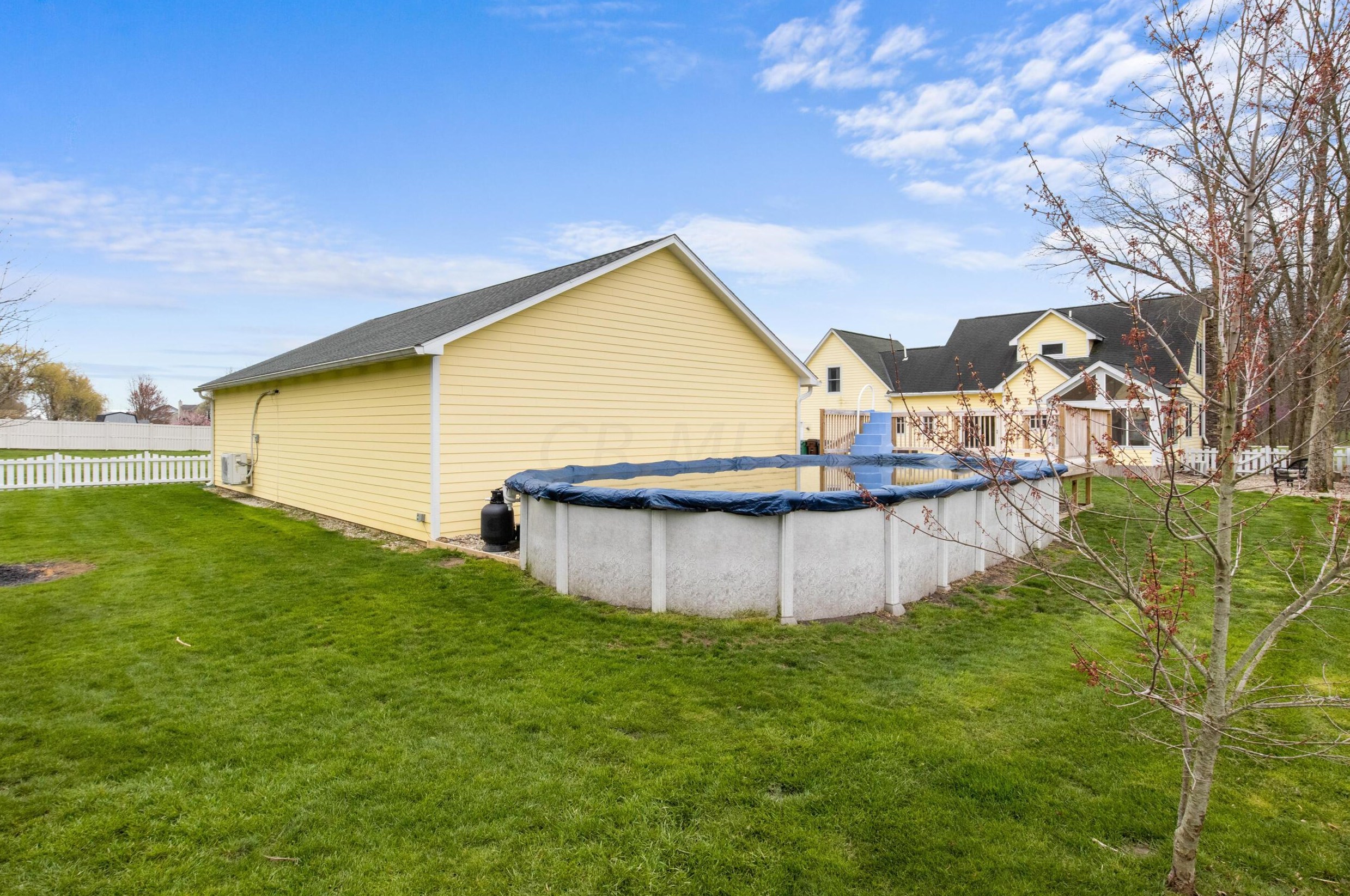 106 Kelly Marie Dr, Pataskala OH  43062-8154 exterior