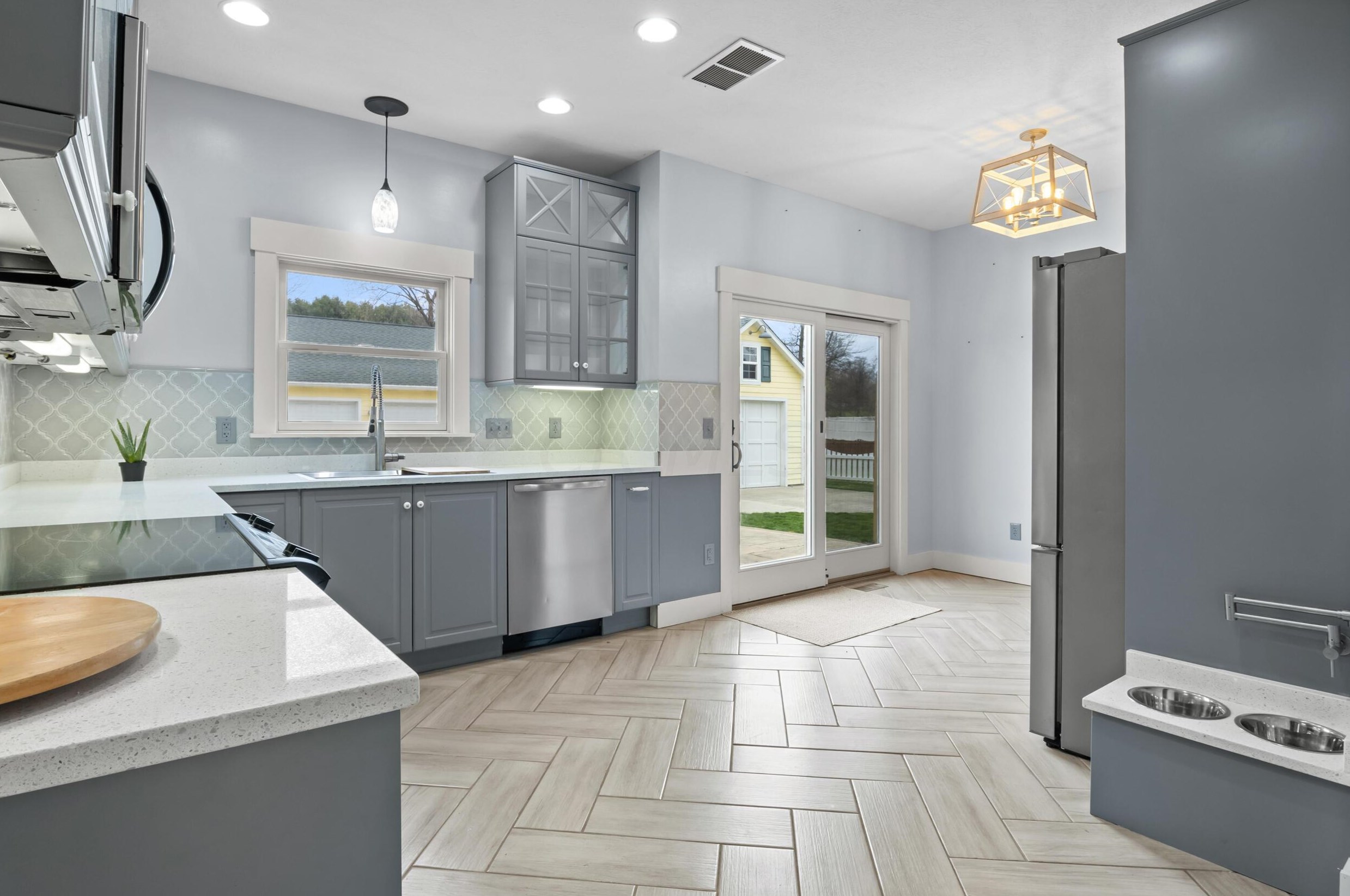 106 Kelly Marie Dr, Pataskala OH  43062-8154 exterior