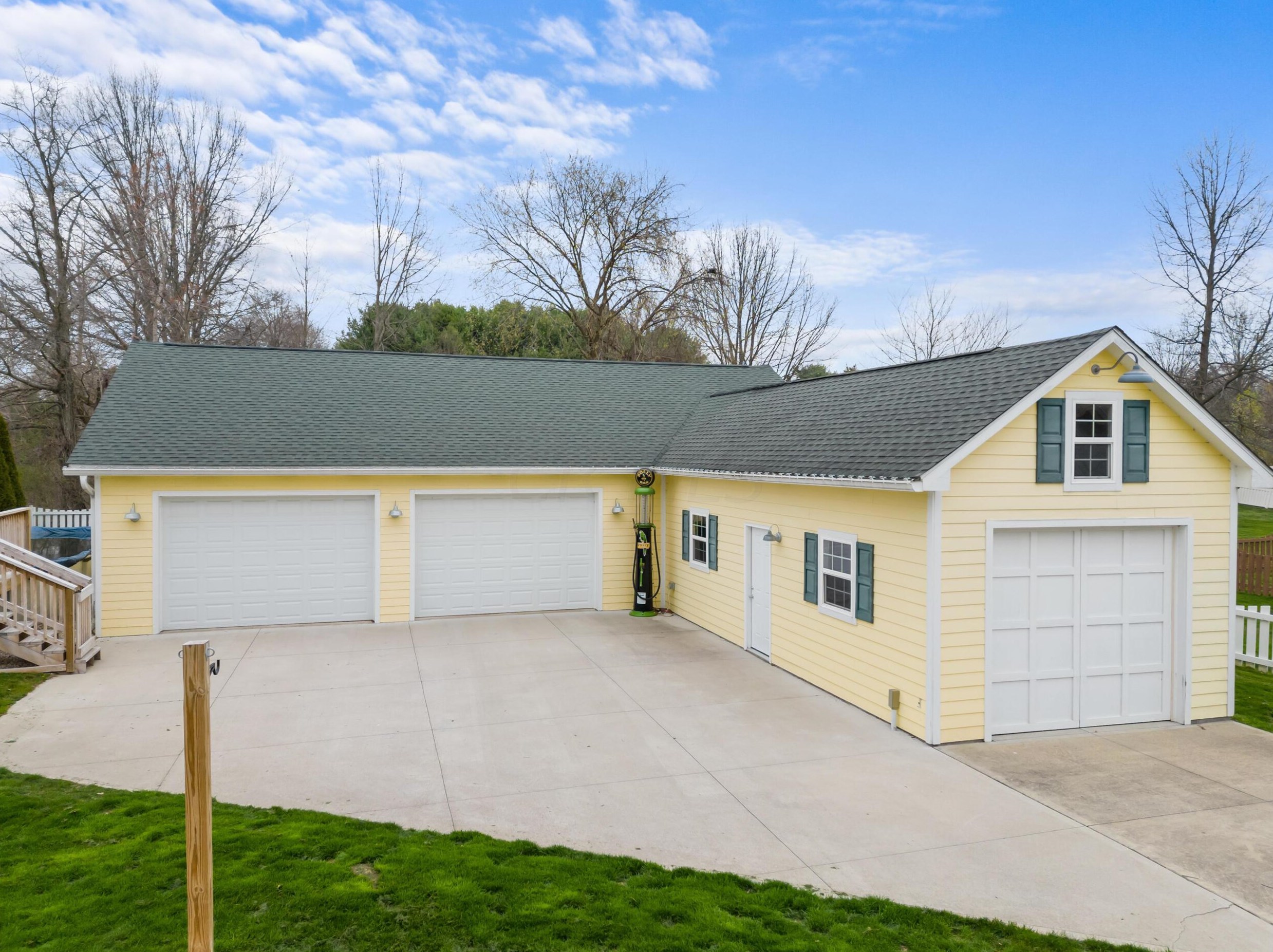 106 Kelly Marie Dr, Pataskala OH  43062-8154 exterior