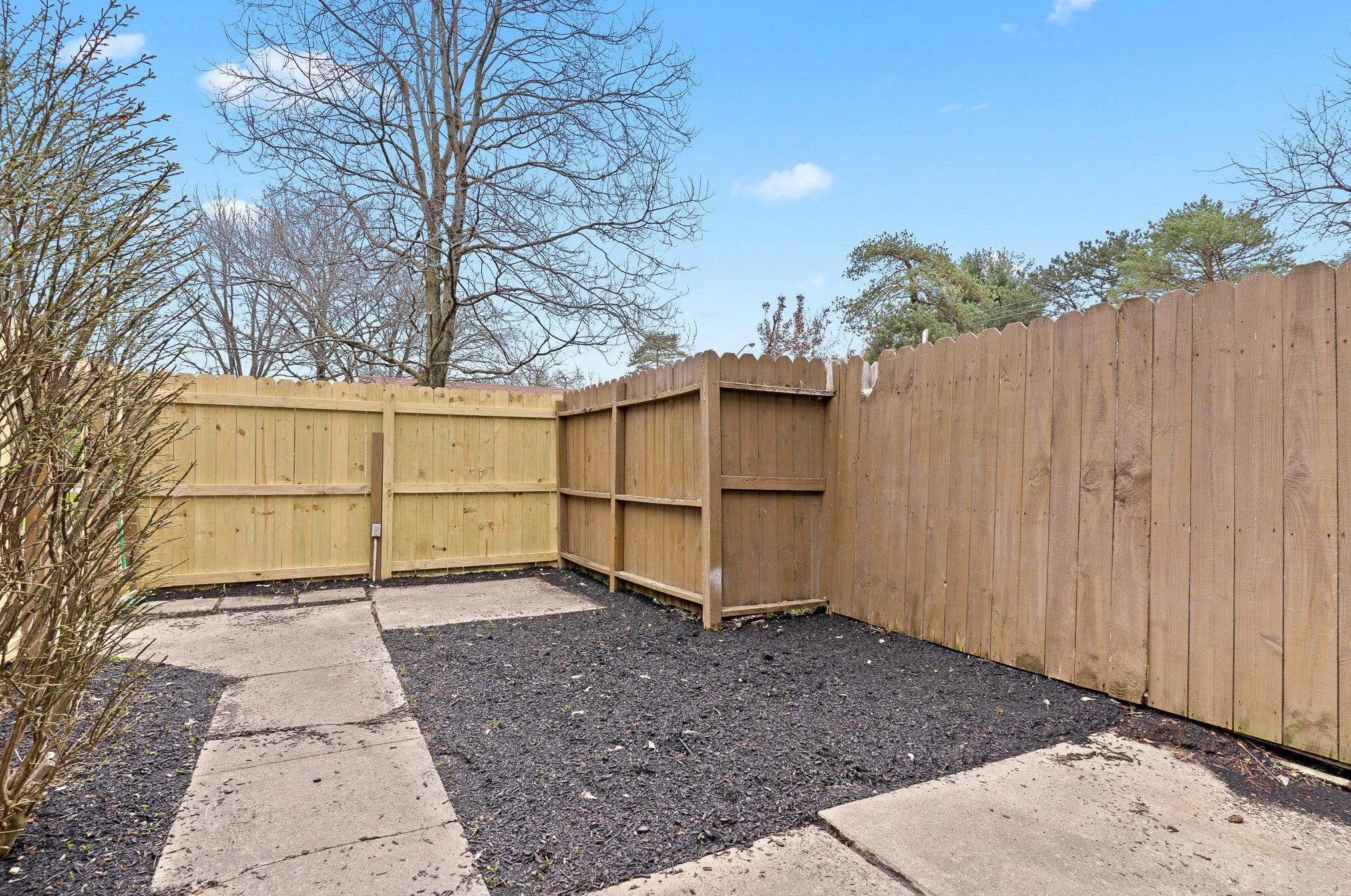 2750 Petzinger Rd, Columbus OH 43209-3465 exterior