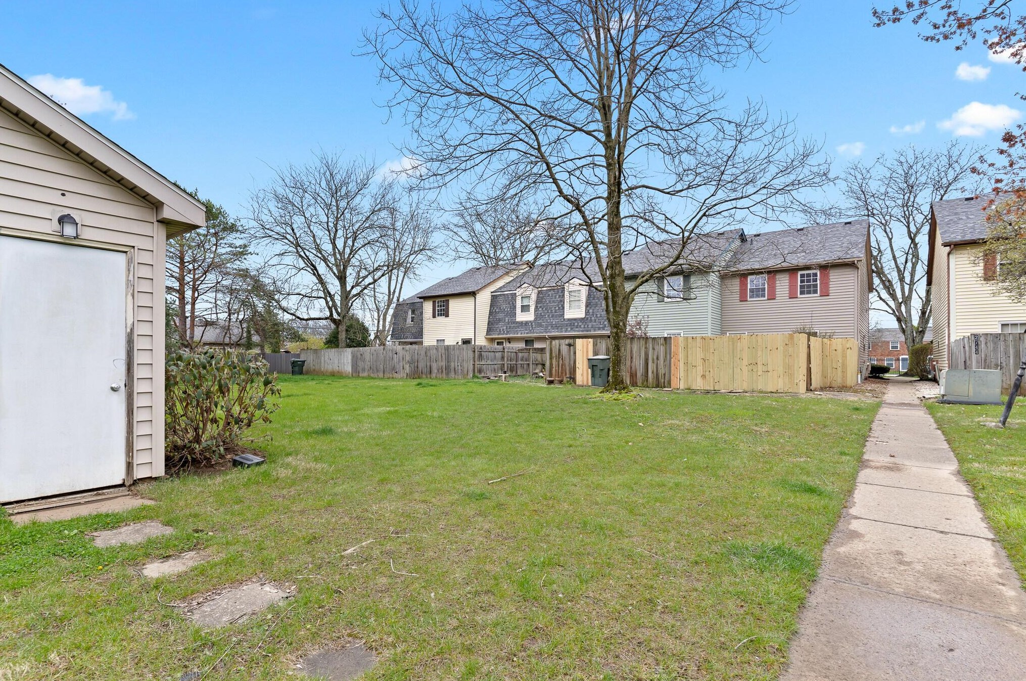 2750 Petzinger Rd, Columbus OH 43209-3465 exterior