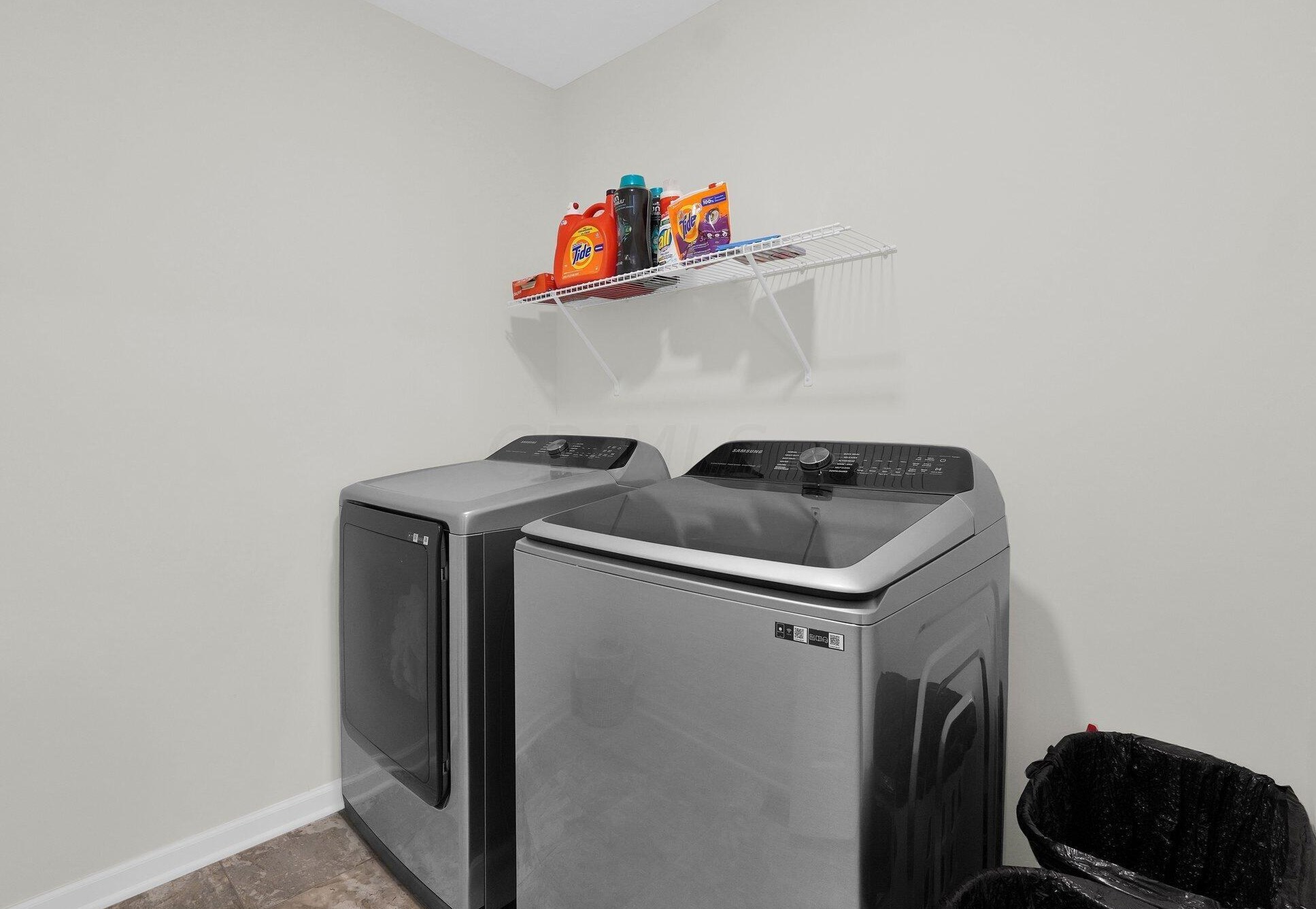 53 Hawthorne Dr, Ashville OH  43103-9374 exterior