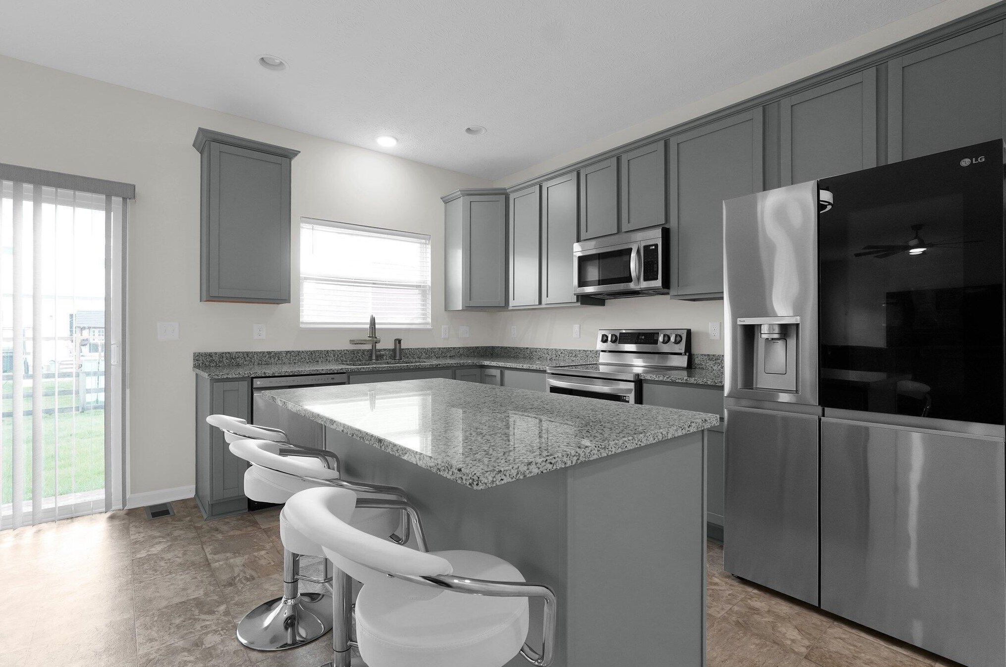 53 Hawthorne Dr, Ashville OH  43103-9374 exterior