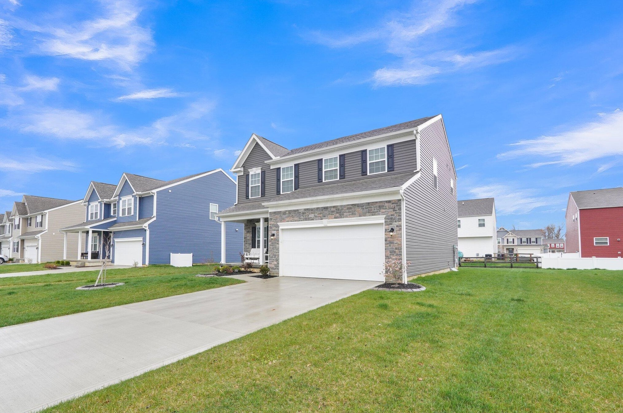 53 Hawthorne Dr, Ashville OH  43103-9374 exterior