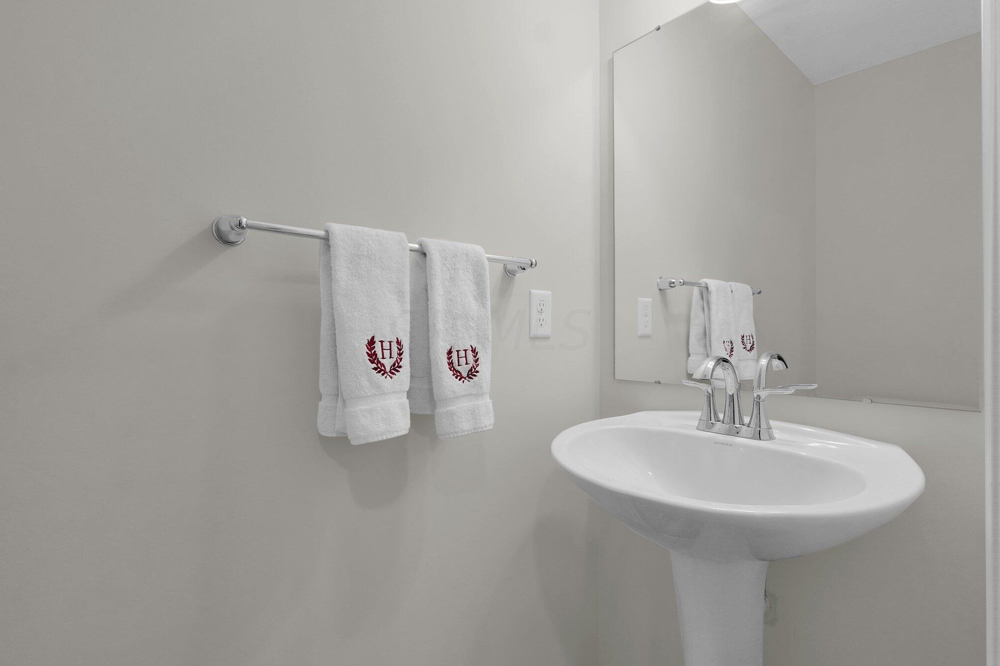 53 Hawthorne Dr, Ashville OH  43103-9374 exterior