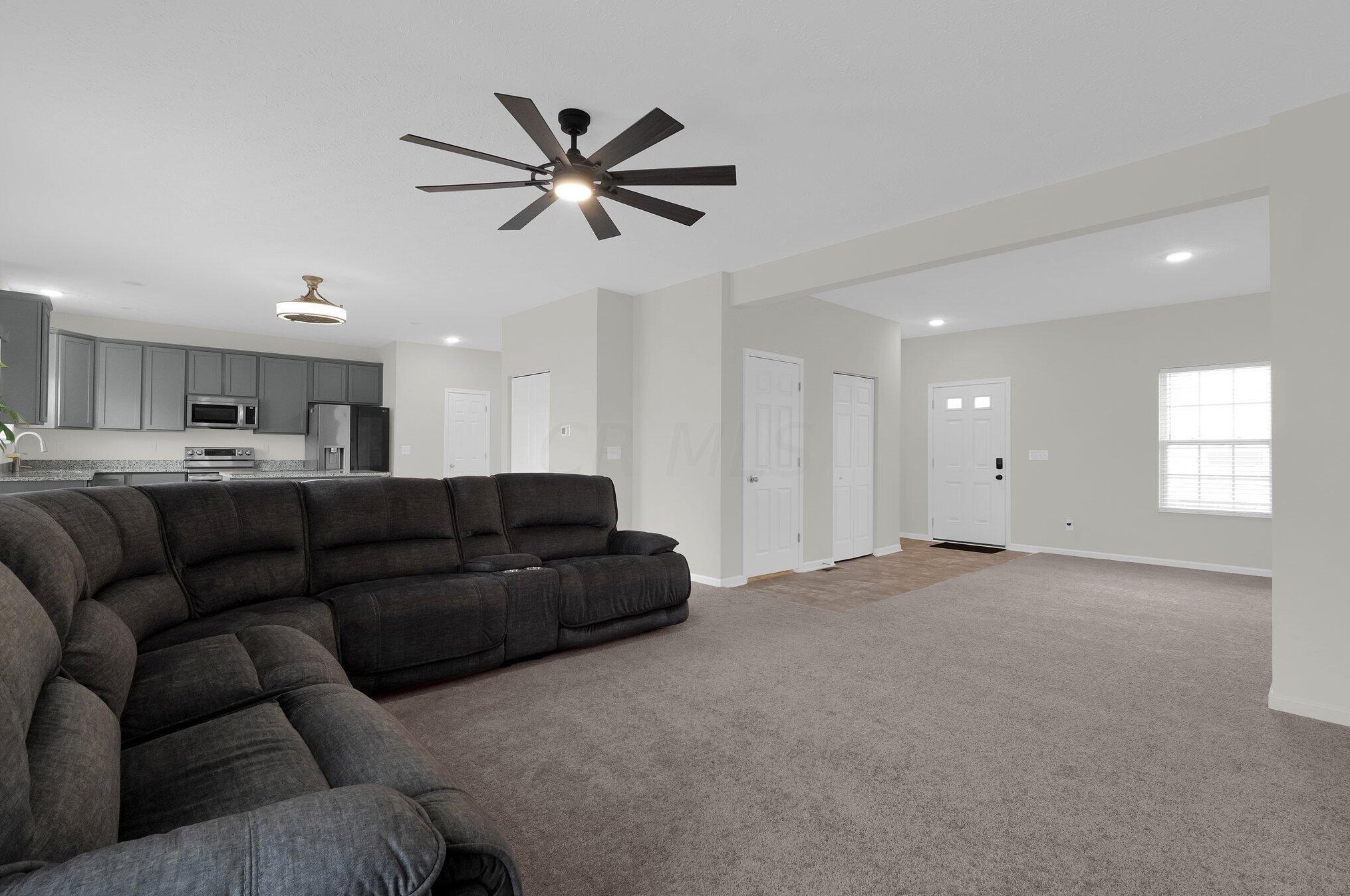 53 Hawthorne Dr, Ashville OH  43103-9374 exterior