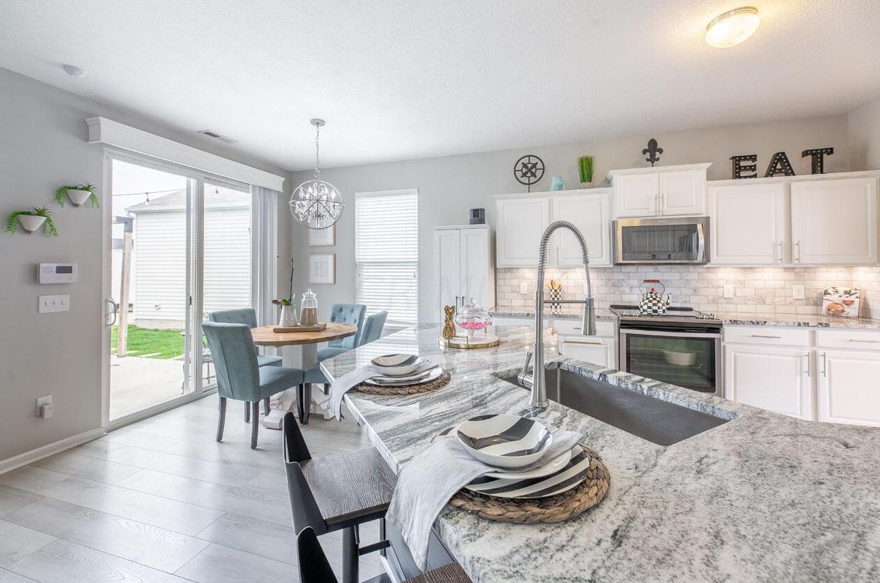 5850 Passage Creek Dr, Dublin OH  43016-7601 exterior