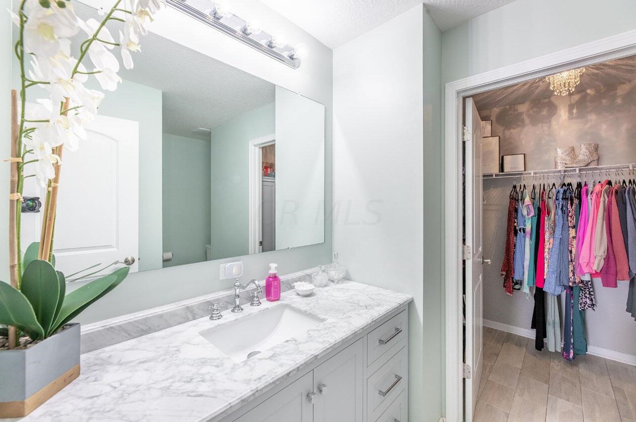 5850 Passage Creek Dr, Dublin OH  43016-7601 exterior