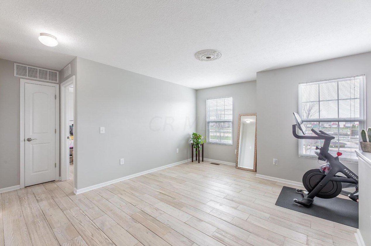 5850 Passage Creek Dr, Dublin OH  43016-7601 exterior