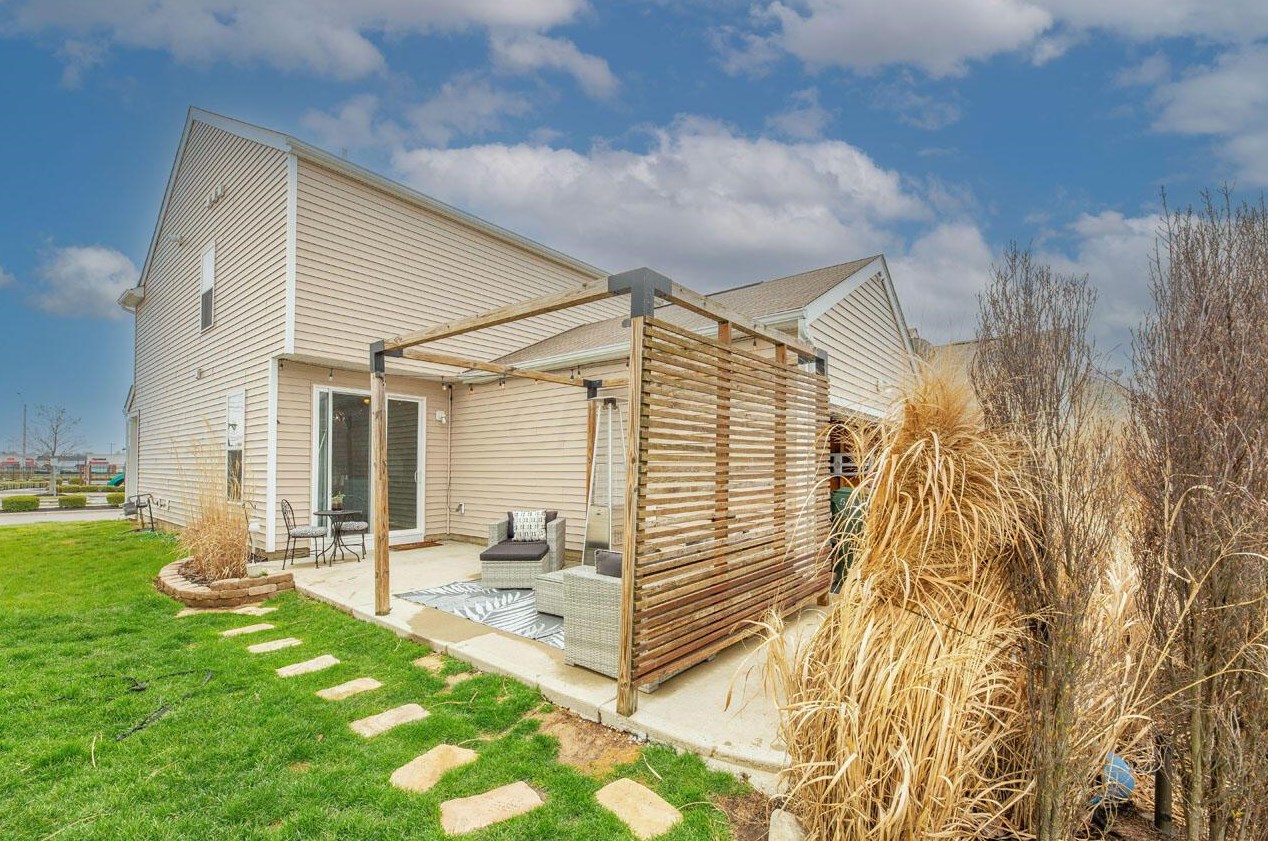 5850 Passage Creek Dr, Dublin OH  43016-7601 exterior