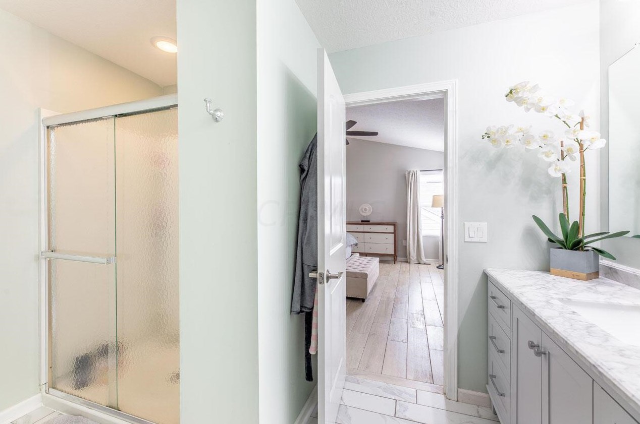 5850 Passage Creek Dr, Dublin OH  43016-7601 exterior