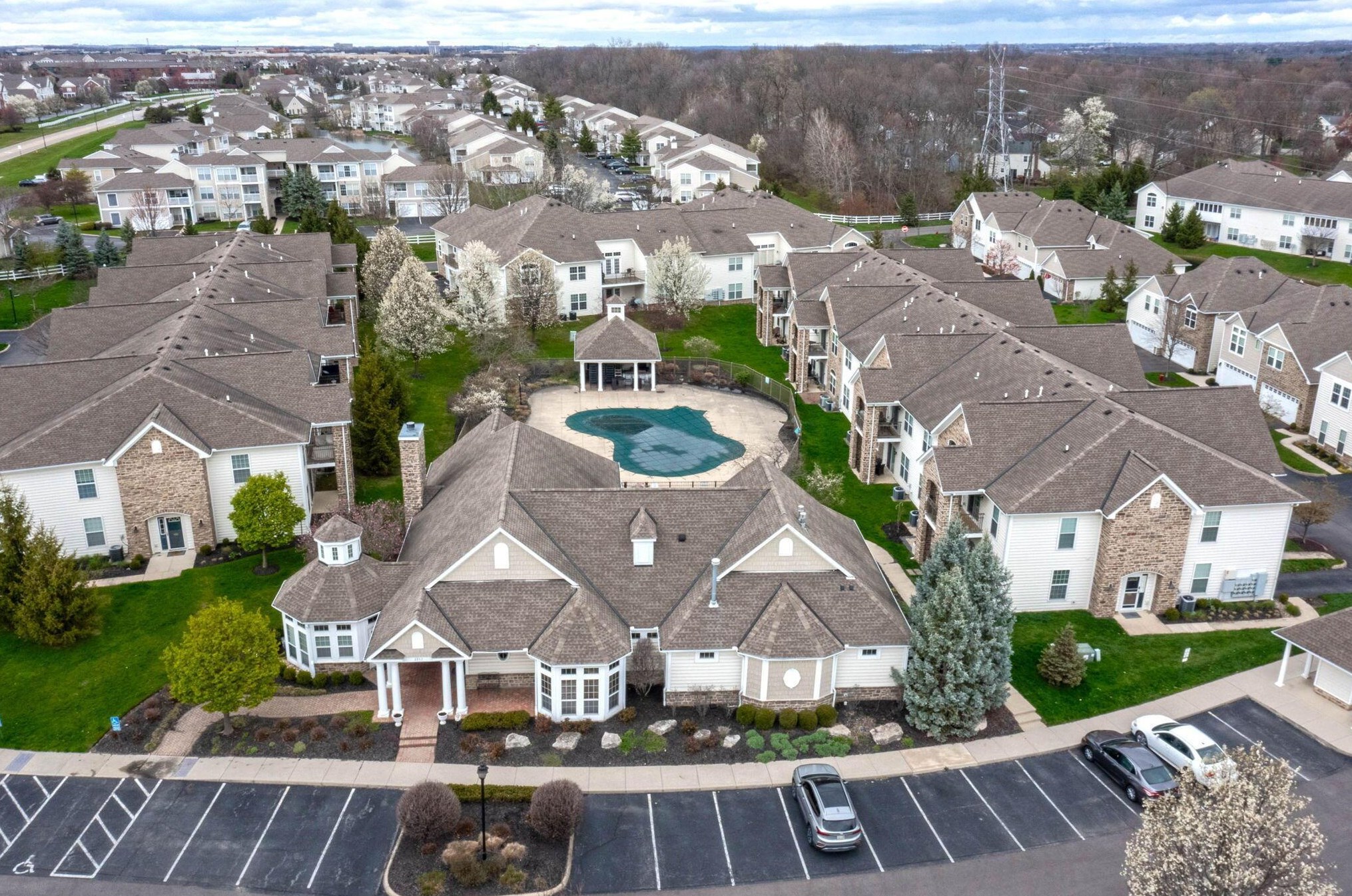 5017 Calais Dr, Columbus OH  43221-5686 exterior