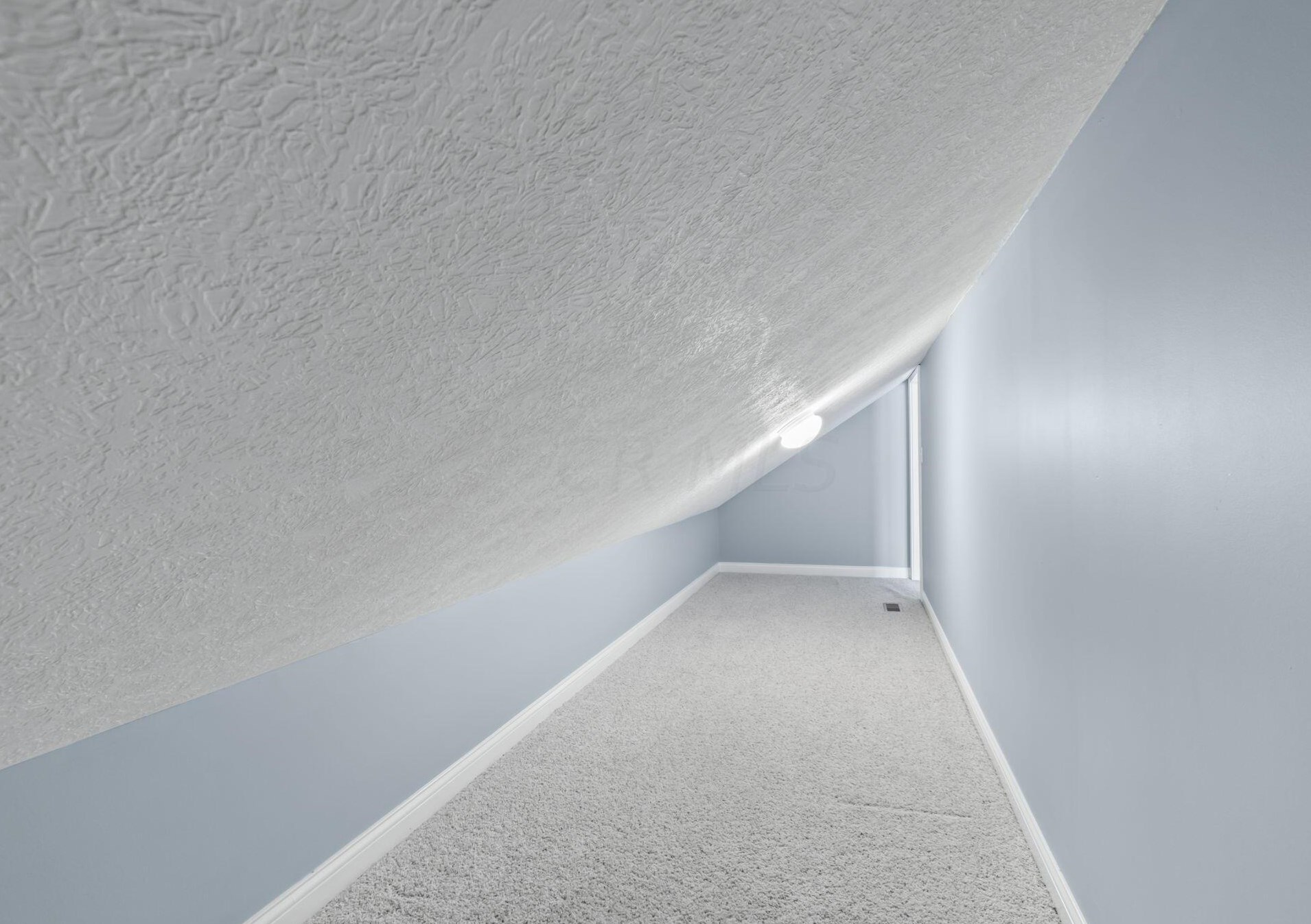 5017 Calais Dr, Columbus OH  43221-5686 exterior