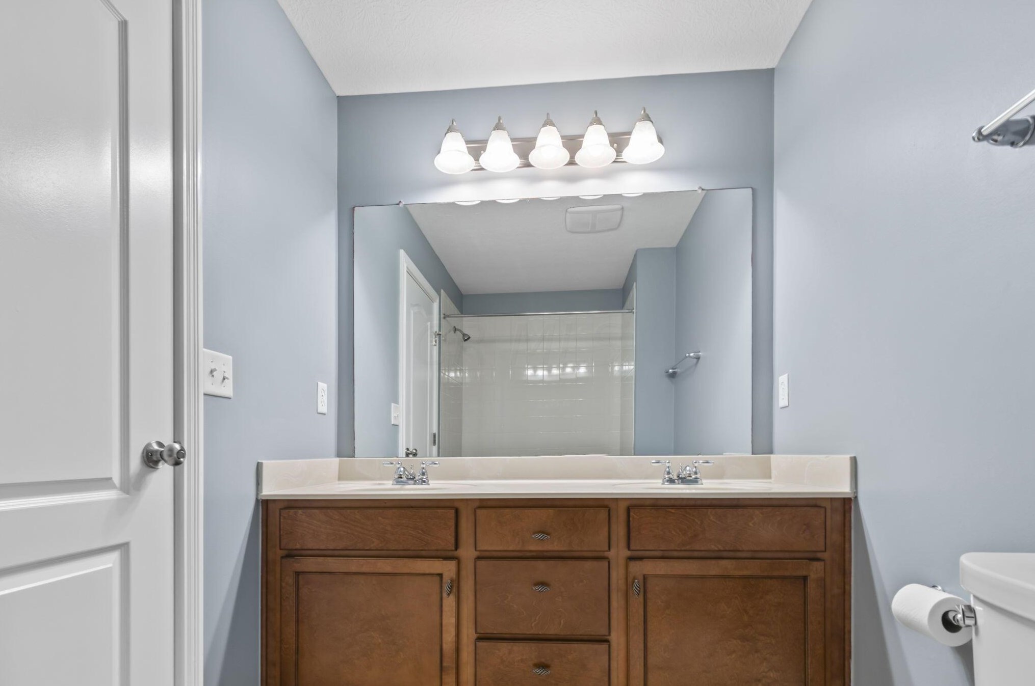 5017 Calais Dr, Columbus OH  43221-5686 exterior